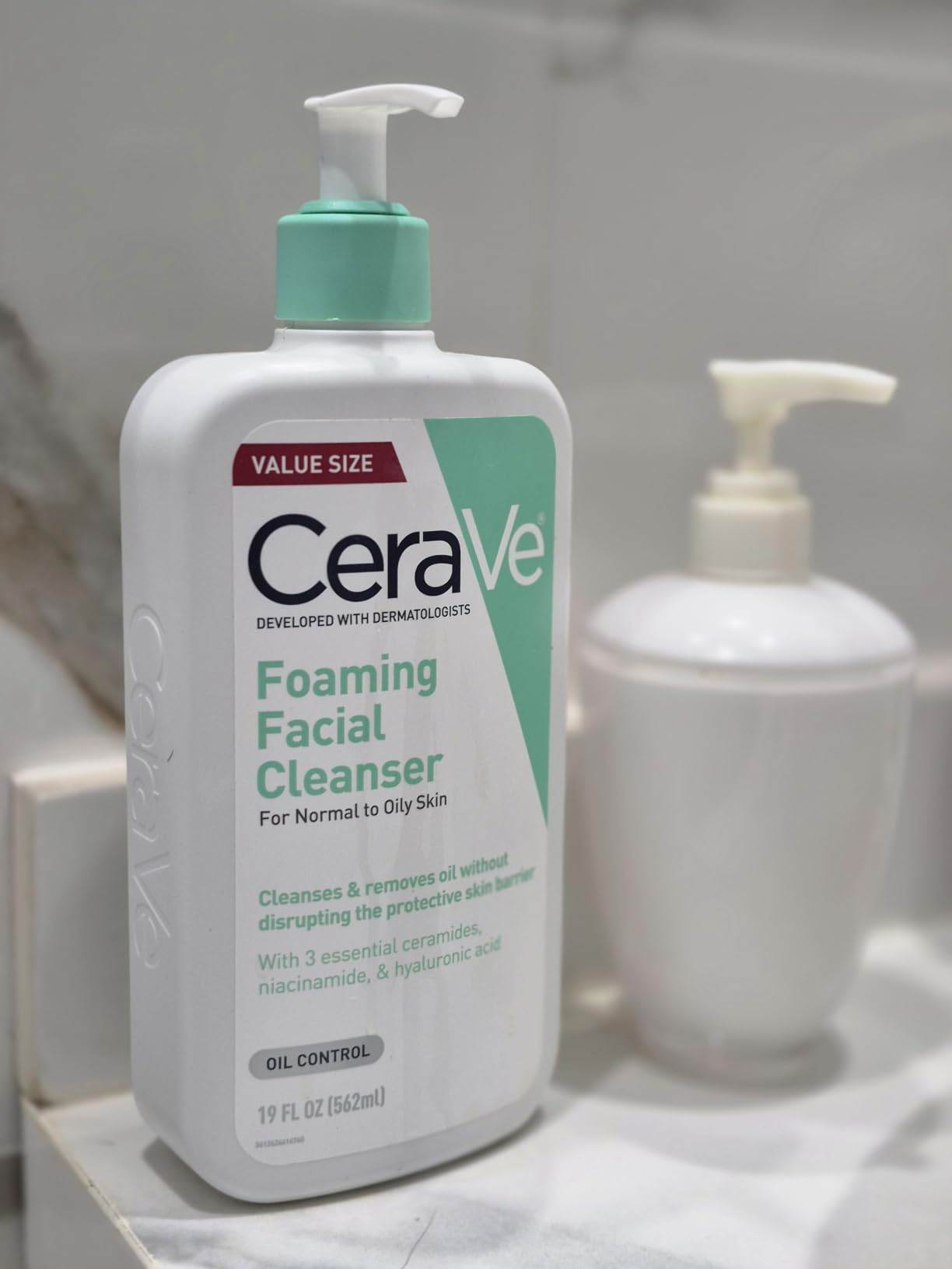CeraVe Foaming Facial Cleanser, Face Wash for Oily Skin, 16fl oz customer photo 2