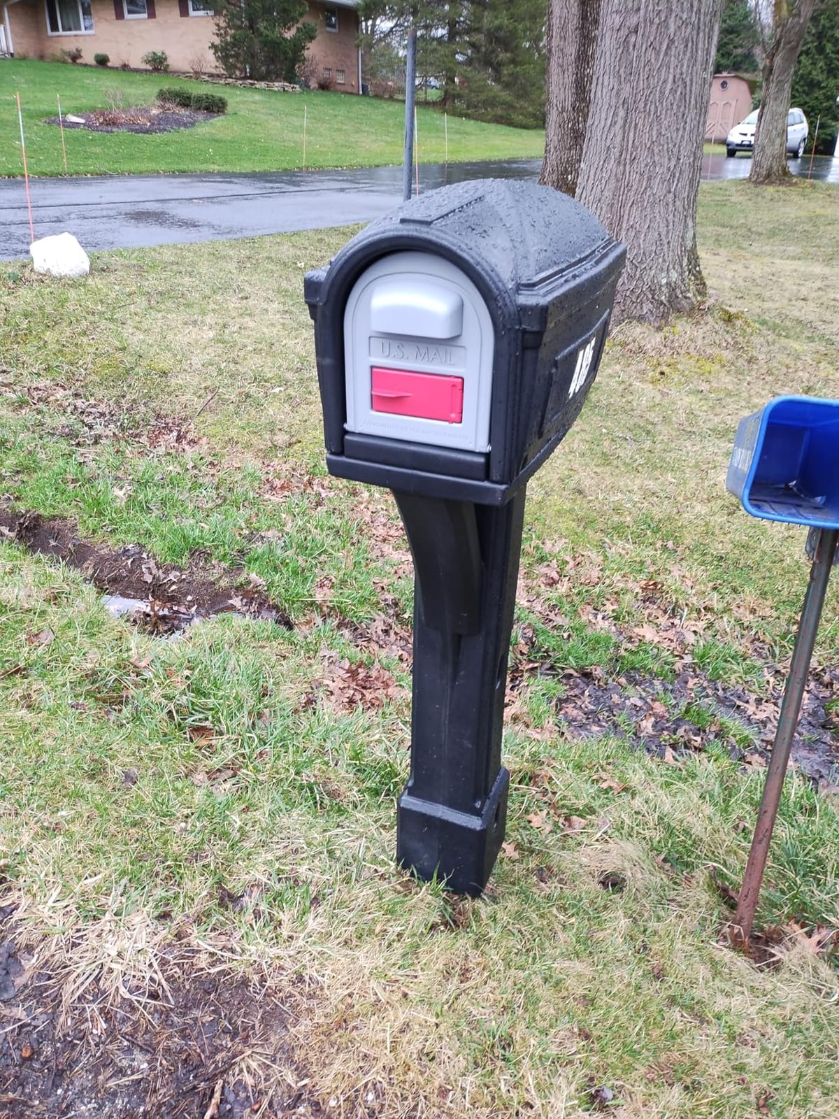 Simplay3 Classic Plastic Residential Mailbox & Post Mount Combo Kit with 2 Access Doors - Black customer photo 2