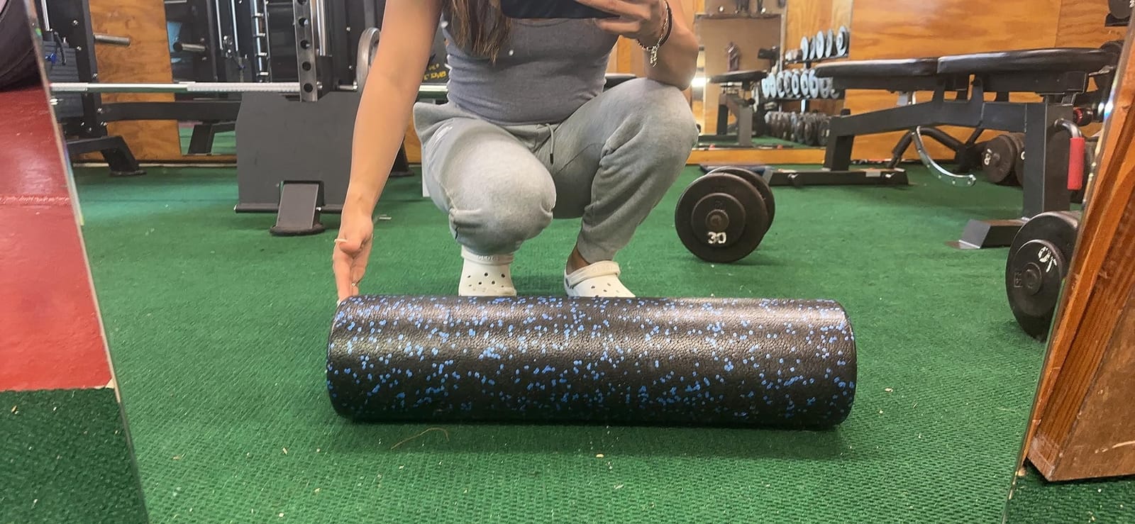 Amazon Basics High Density Foam Roller for Exercise and Recovery, 24 Inches, Blue Speckled customer photo 2