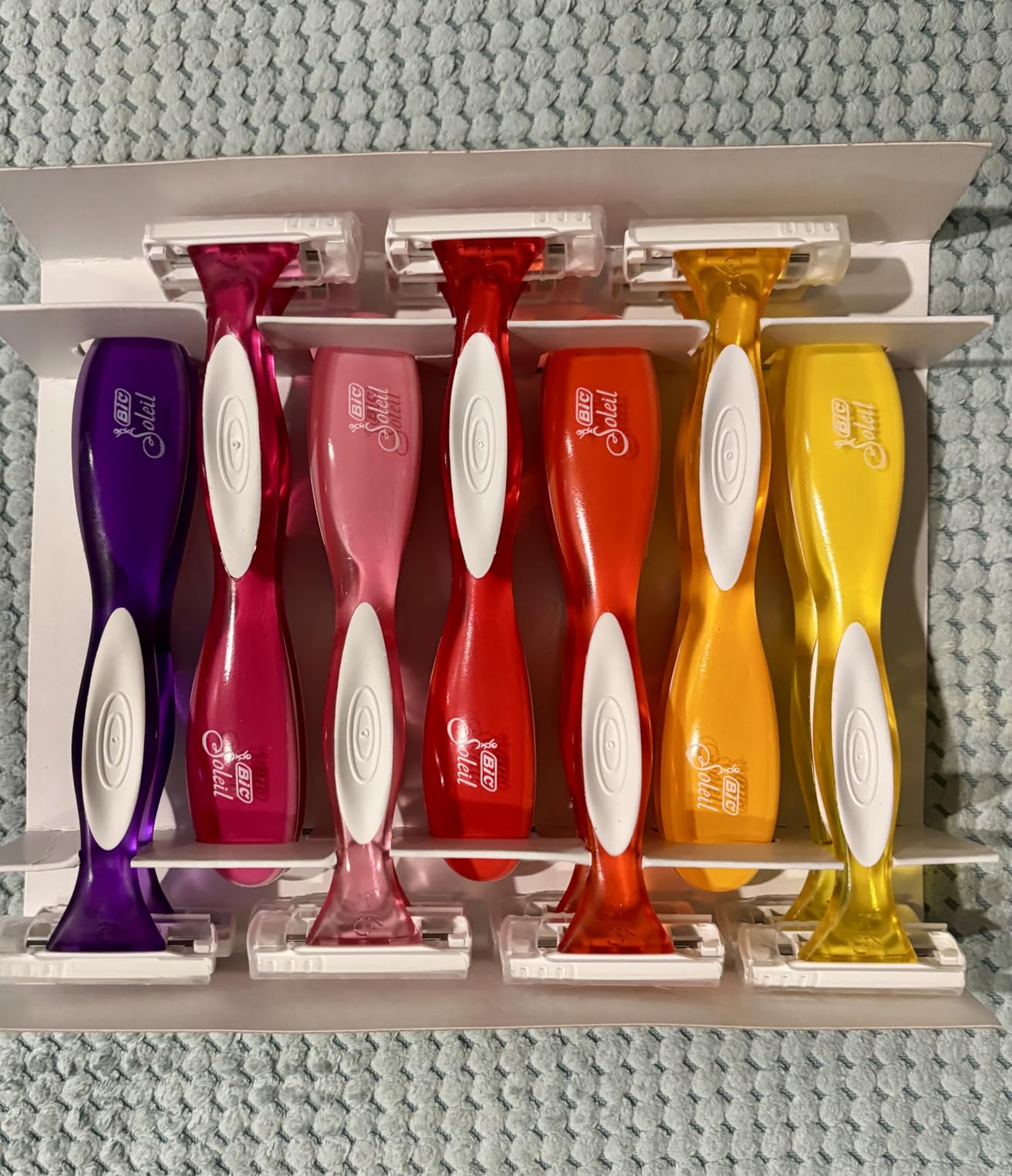 BIC Soleil 3 Colors Women's Disposable 3-Blade Razors, Aloe Vera Strip, College Dorm Room Essential, Shower Caddy and Toiletry Bag Ready, 14-Pack customer photo 1