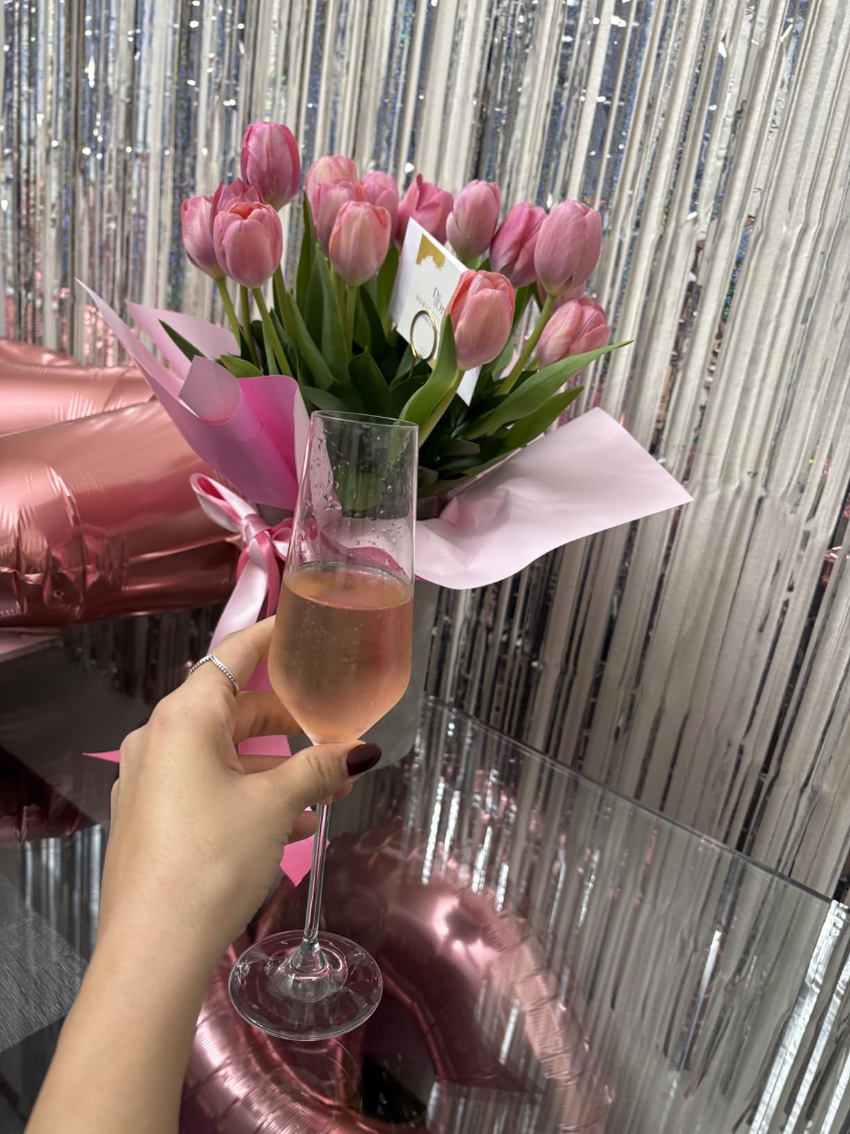 JoyJolt Champagne Glasses Layla Collection, Set of 4 – 6.7 oz Elegant Crystal Stemmed Champagne Flutes for Prosecco, Sparkling Wine, Mimosas, Cocktails, Weddings, Anniversaries, Parties customer photo 1