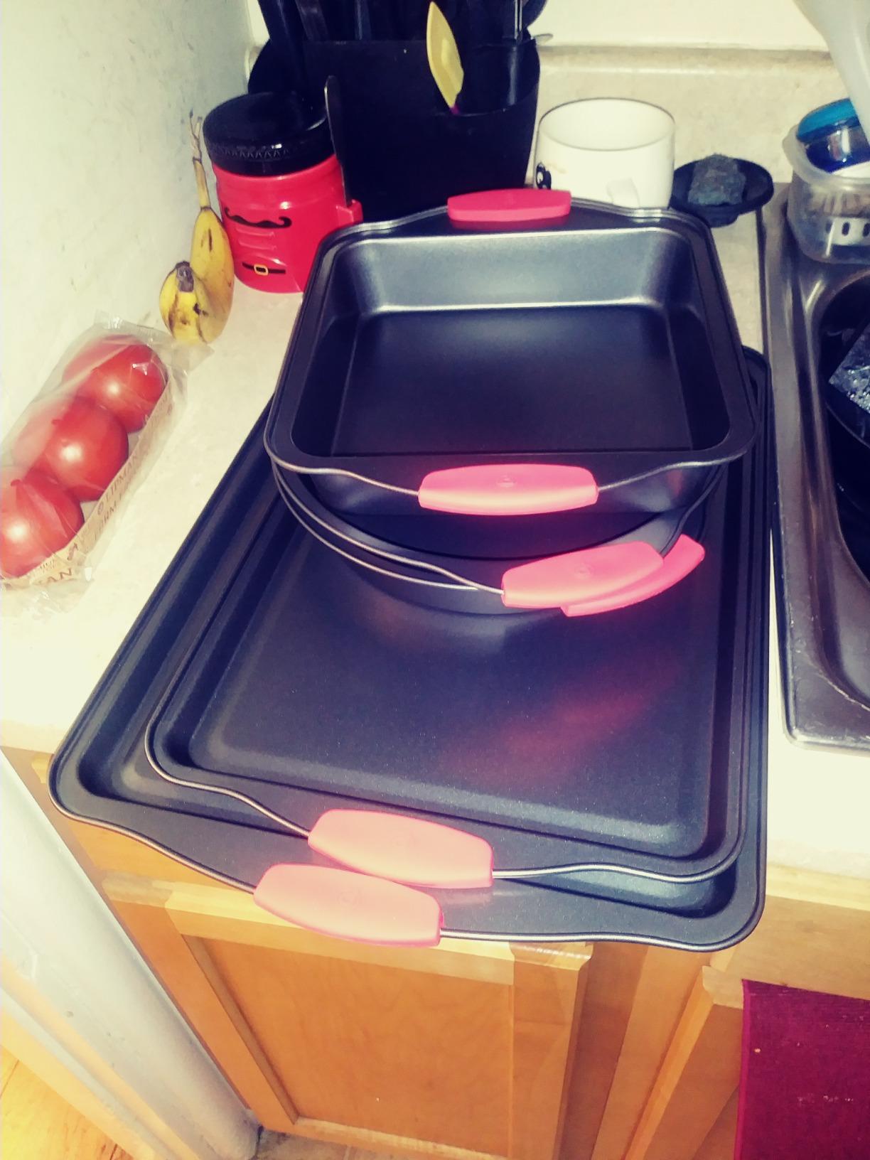 PERLLI Non-Stick 10-Piece Baking Pan Set, BPA-Free Carbon Steel Bakeware Set with Silicone Handles, Stackable Kitchen Oven Set, Cookie Sheet, Baking Tray, Baking Sheet Set, Oven Safe (446°F) customer photo 1