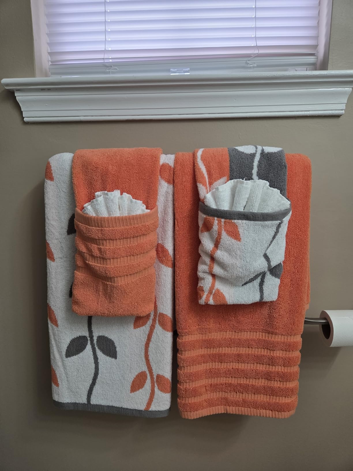 Modern Threads 6 Piece Bath Towel Set – Bathroom Set with 2 Bath Towels, 2 Hand Towels, and 2 Wash Cloths – 100% Cotton, Super Absorbent & Extra Soft – Reversible Botanical Vine (Sage Green) customer photo 2