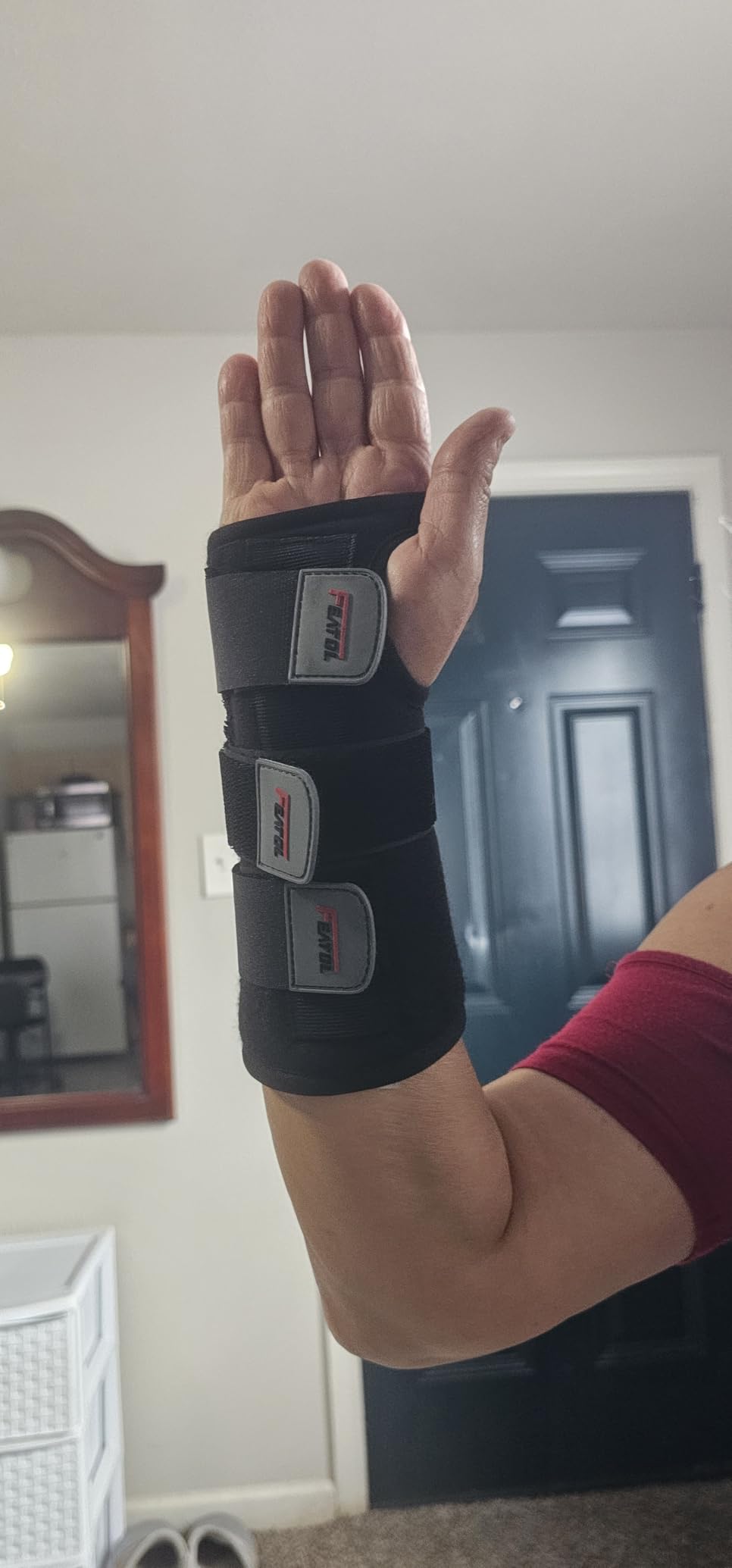 FEATOL Carpal Tunnel Wrist Brace Night Support, Adjustable Right Hand Brace customer photo 2
