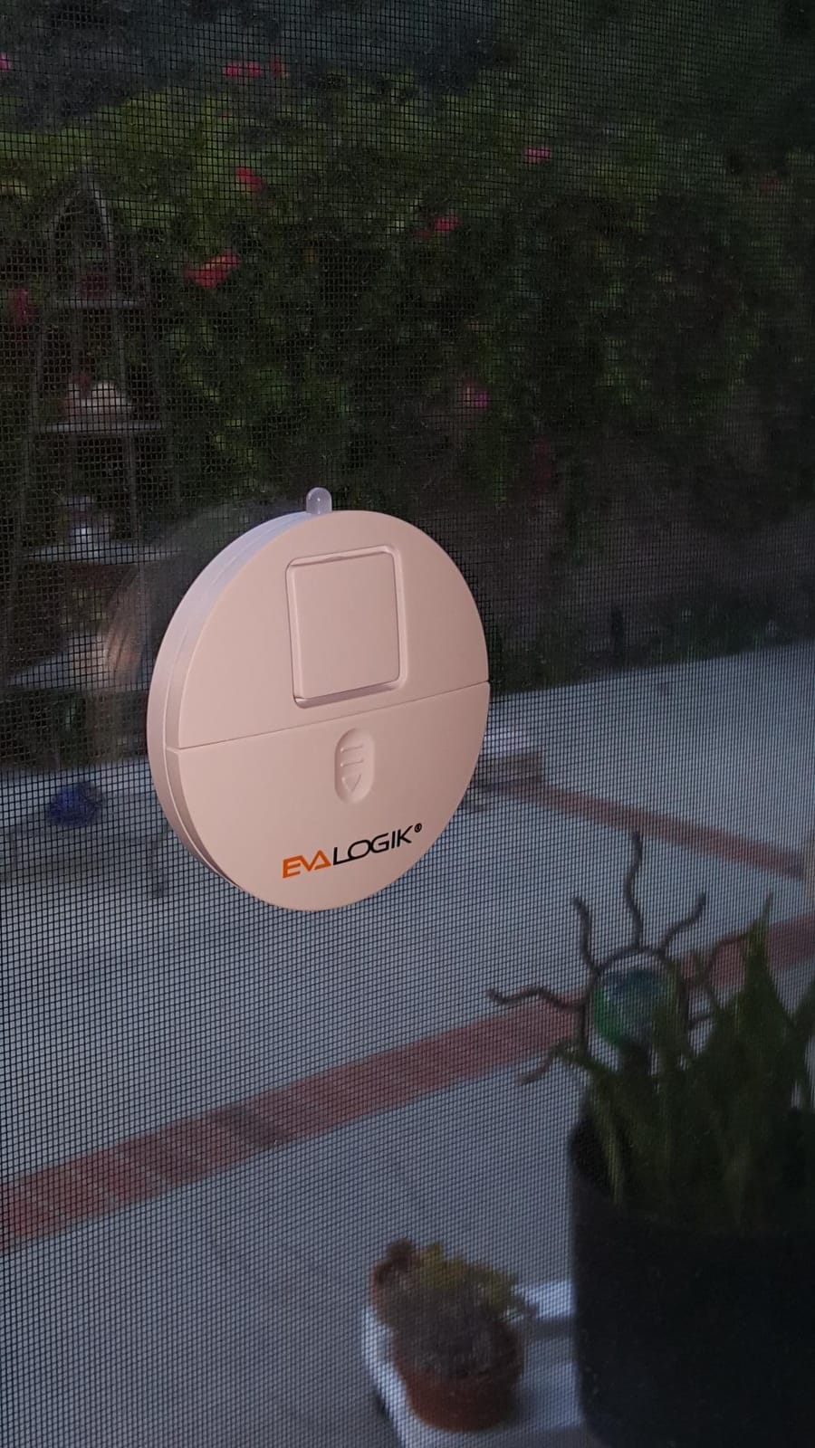 EVA LOGIK Modern Ultra-Thin Window Alarm with Loud 120dB Sound and Vibration Sensors Compatible with Virtually Any Window, Glass Break Alarm Perfect for Home, Office, Dorm Room- 8 Pack customer photo 1