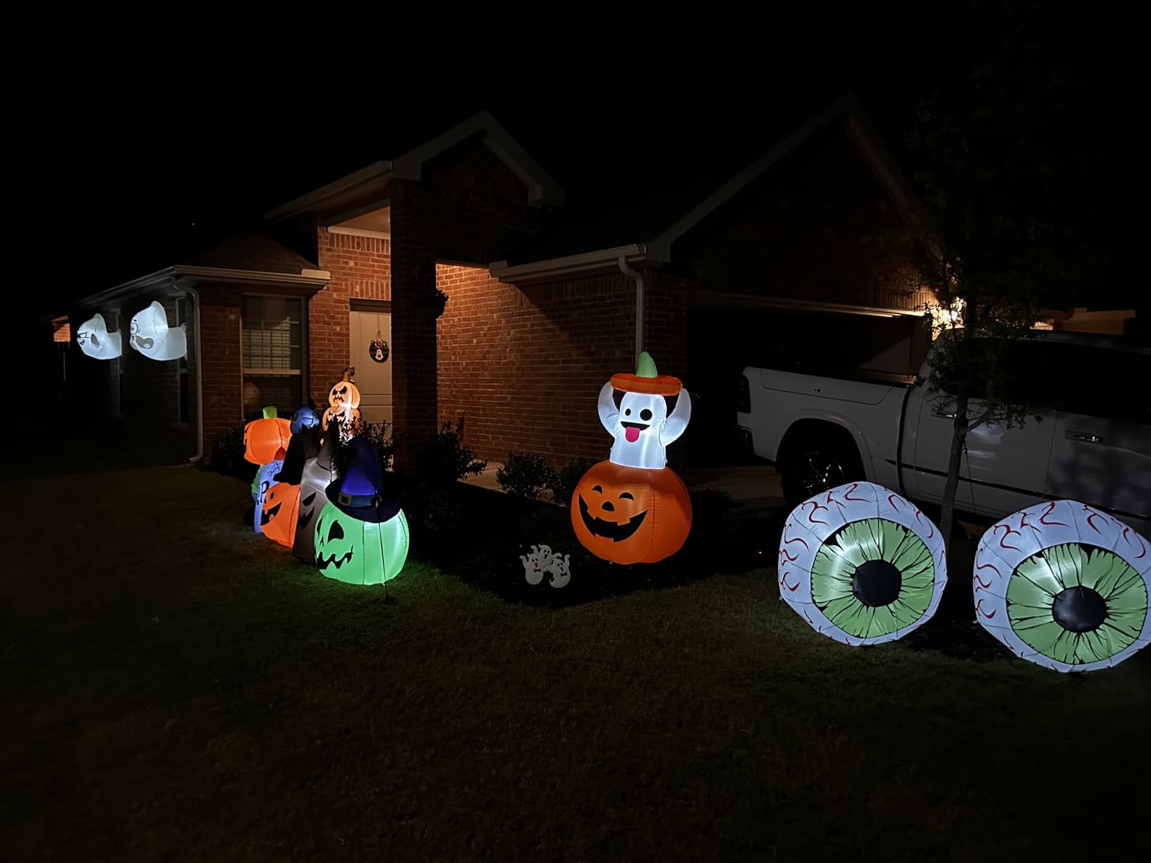 Joiedomi 2 Pack Halloween Inflatables Large Set of Eyes Decoration Blow Ups Green Eyes for Yard 3 Ft Inflatable Halloween Decor Outdoor with LEDs Party Supplies Blow up Decoration for Indoor, Outdoor customer photo 2