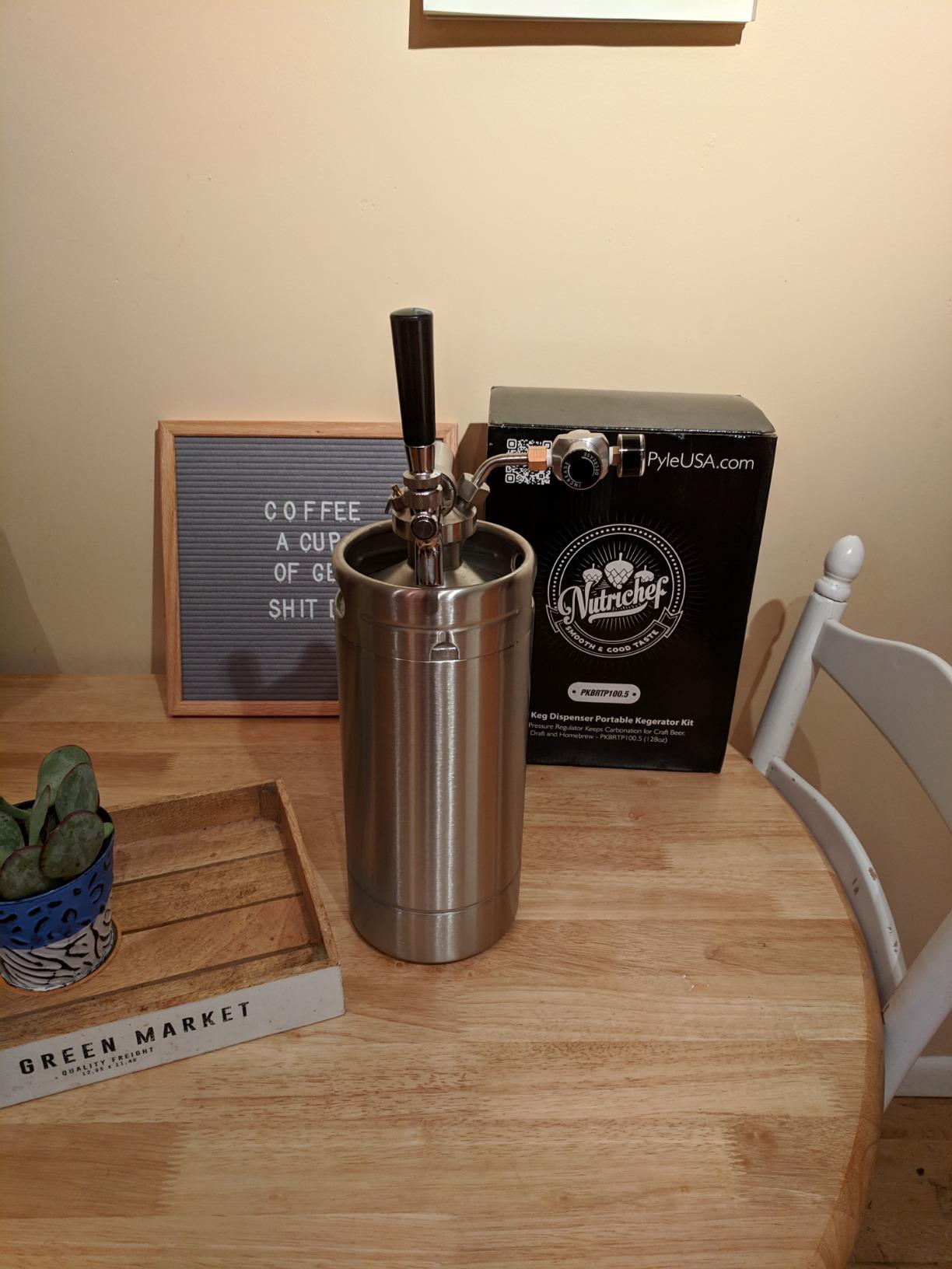 NutriChef Pressurized Growler Tap System, 128oz Stainless Steel Mini Keg Dispenser Portable Kegerator Kit, Co2 Pressure Regulator Keeps Carbonation for Craft Beer, Draft and Homebrew customer photo 2