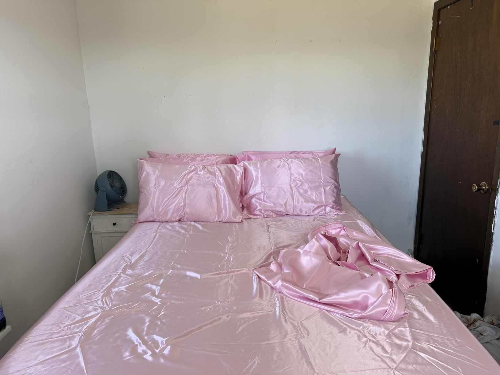 Love's cabin Satin Pillowcase Set of 2 Queen Size 20x30, Cooling Pillow Covers for Hair and Skin, Silky Smooth with Envelope Closure, Similar to Silk, Black customer photo 2