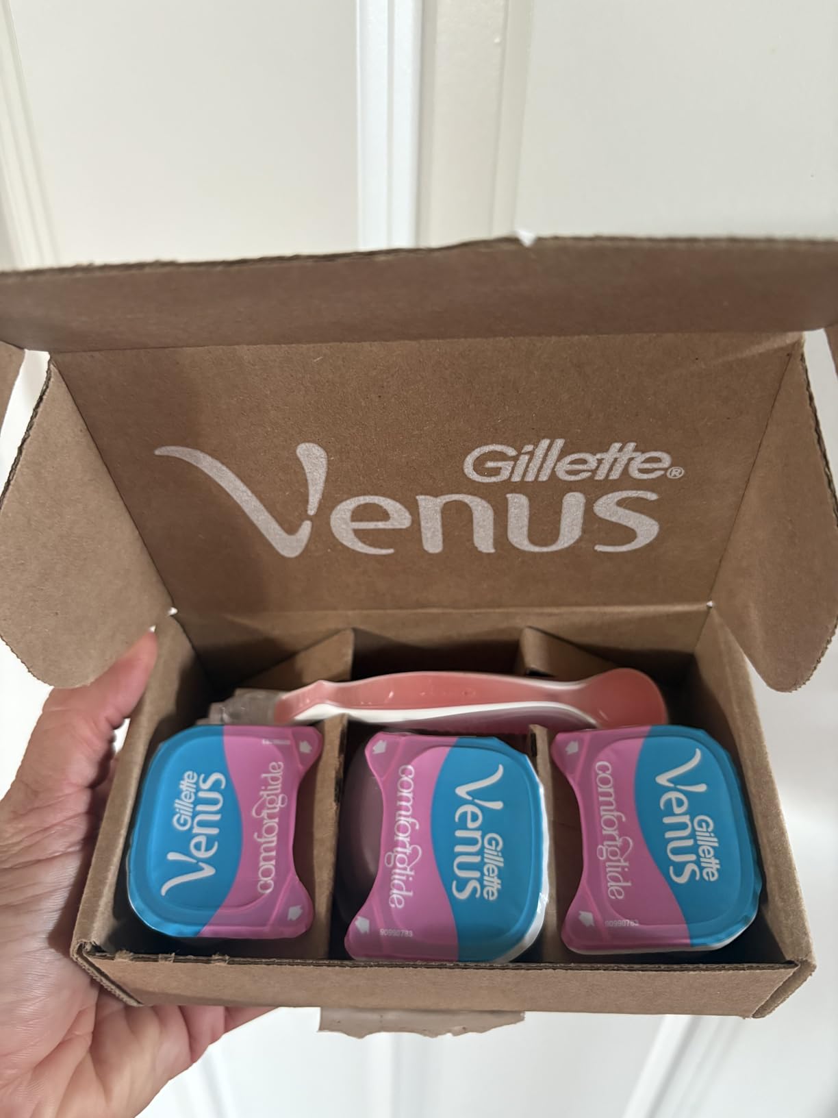 Gillette Venus ComfortGlide White Tea Women's Razor 1 Handle + 4 Blade Refills customer photo 1