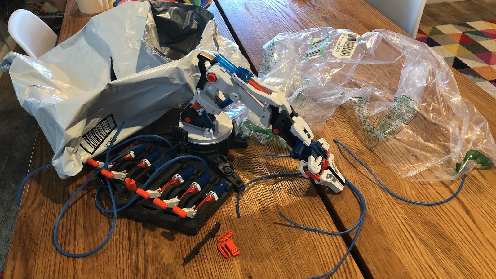 Teach Tech “Hydrobot Arm Kit”, Hydraulic Kit, STEM Building Toy for Kids 12+ customer photo 1