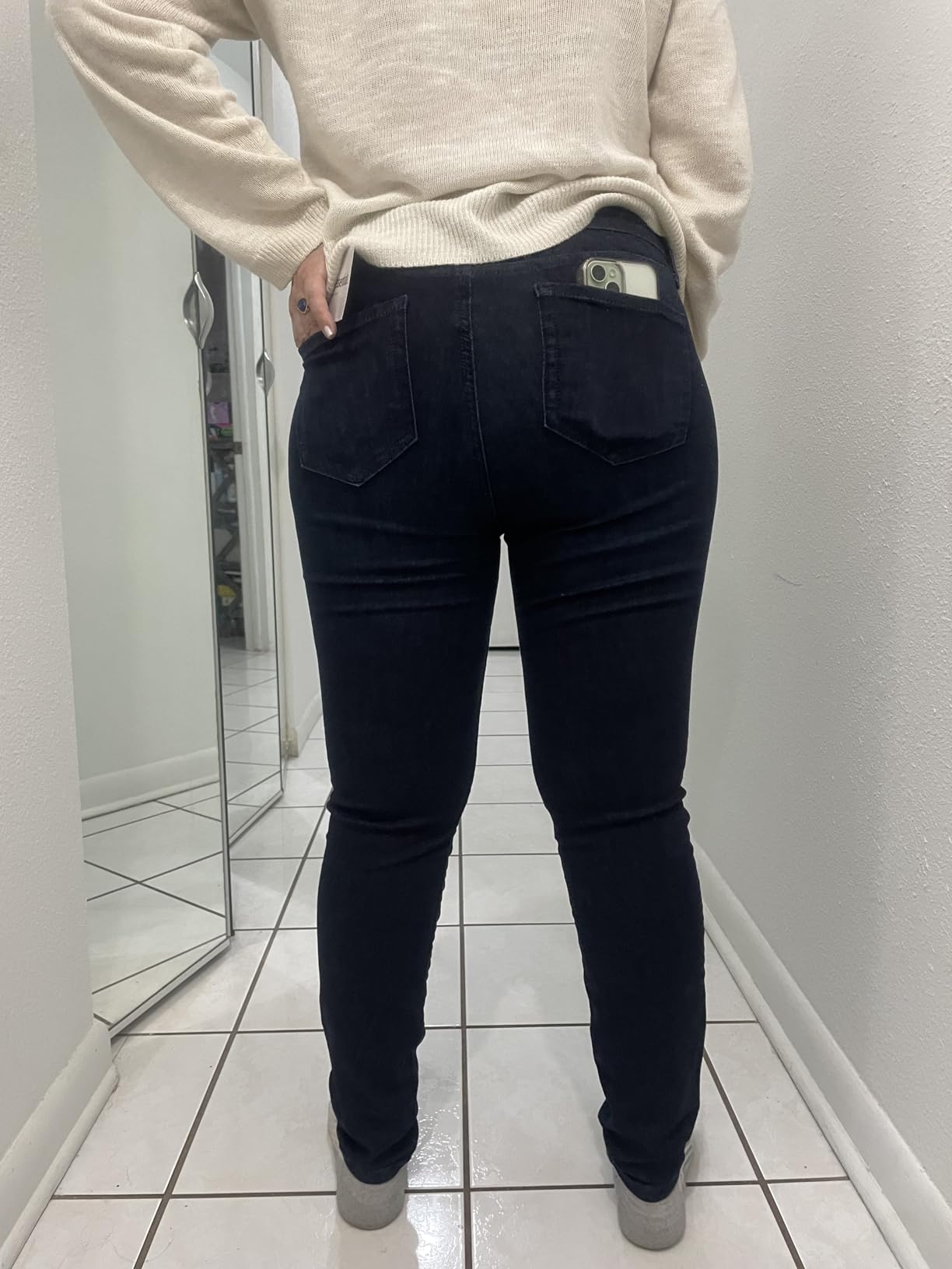 Amazon Essentials Women's High-Rise Skinny Stretch Jeans customer photo 1