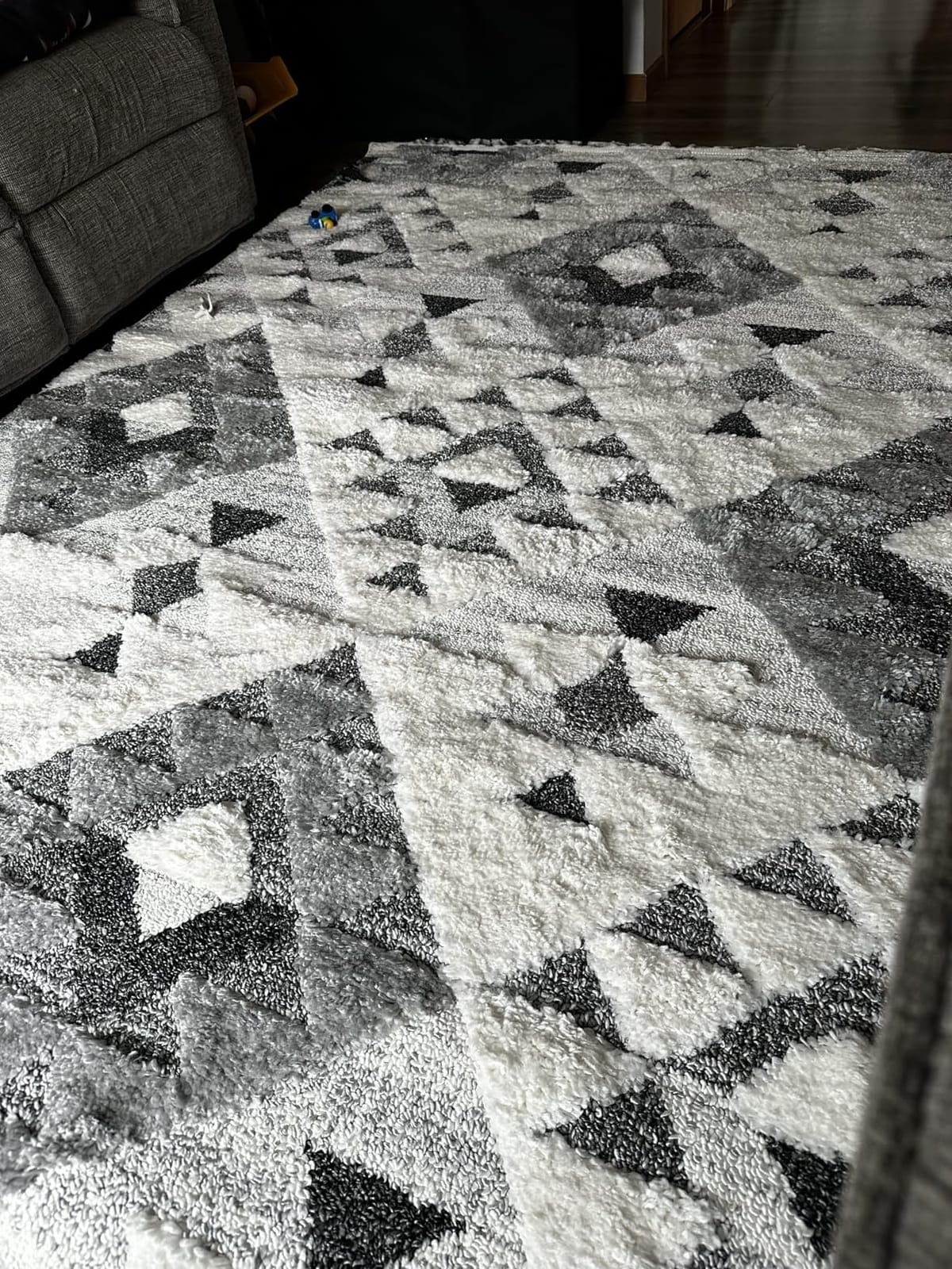 SAFAVIEH Area Rug 8x10 - Moroccan Tassel Shag Collection - Large - Ivory & Brown, Non-Shedding & Easy to Clean, Plush High-Low Texture, Ideal for Living Room, Bedroom, Dining Space (MTS688A) customer photo 2
