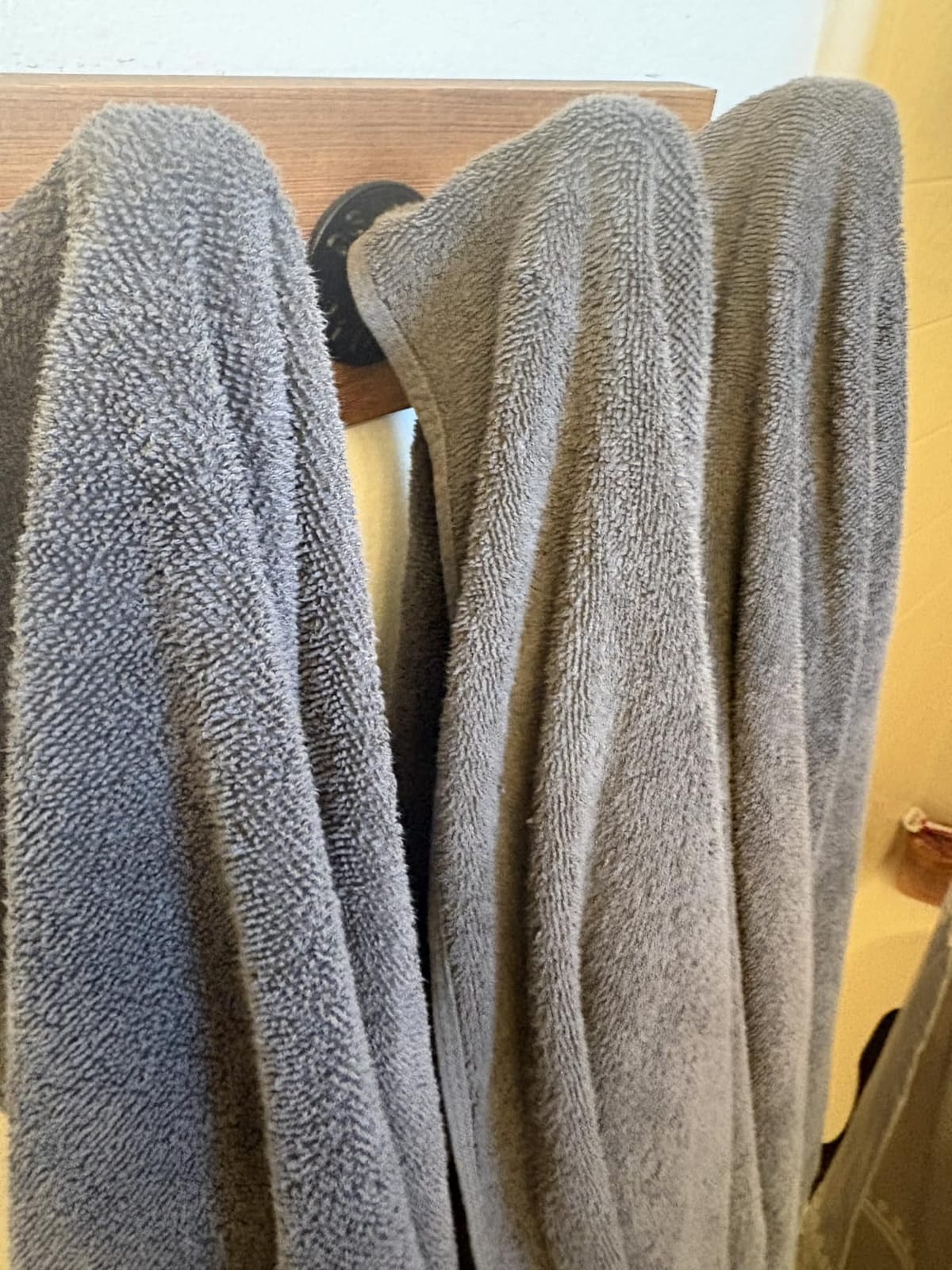 Utopia Towels 4 Pack Bath Towels Set, 27 by 54 Inches, 100% Ring Spun Cotton, Quick Dry, Highly Absorbent, Soft Feel Towels, Perfect for Daily Use, Grey customer photo 1