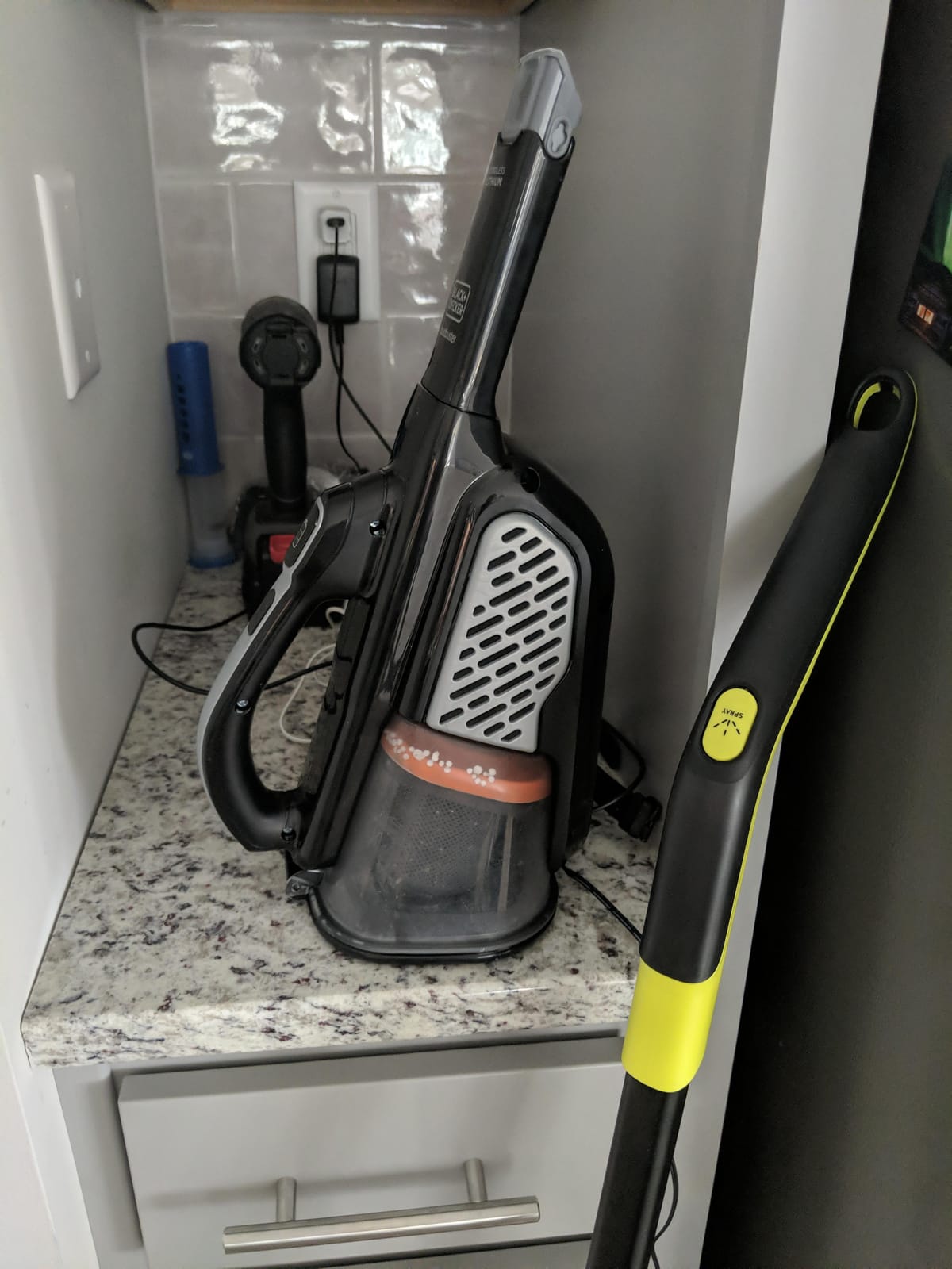 BLACK+DECKER dustbuster Portable Vacuum Cordless Handheld, Small Hand Vacuum Cleaner for Dorm Home and Car, Powerful 20V AdvancedClean+ (HHVK515J00FF) customer photo 2