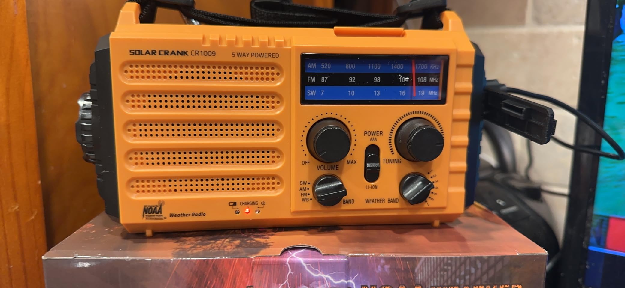 Eoxsmile Emergency Radio with NOAA Weather Alert, Solar Hand Crank Portable customer photo 1