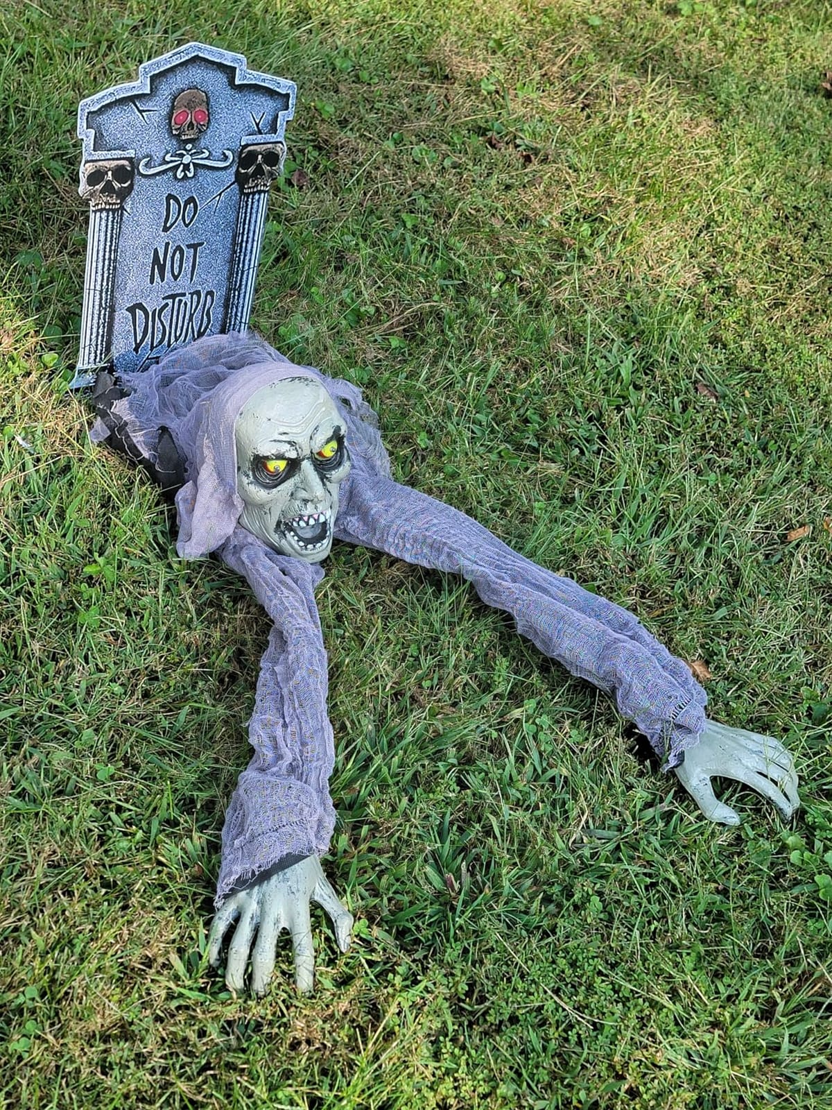 JOYIN Halloween Decoration Outdoor Zombie Groundbreaker with Flashing Eyes customer photo 2