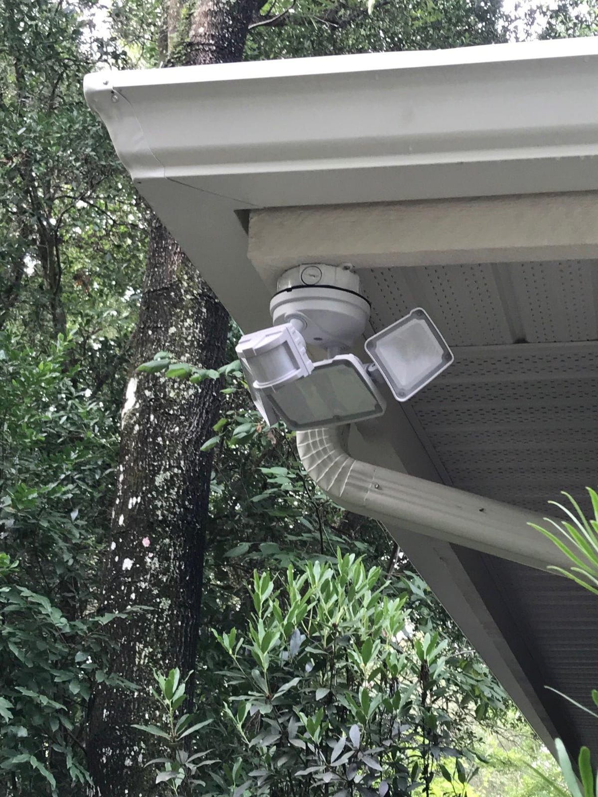 LEPOWER LED Security Light Motion Sensor Outdoor Lights, Easy to Install customer photo 1