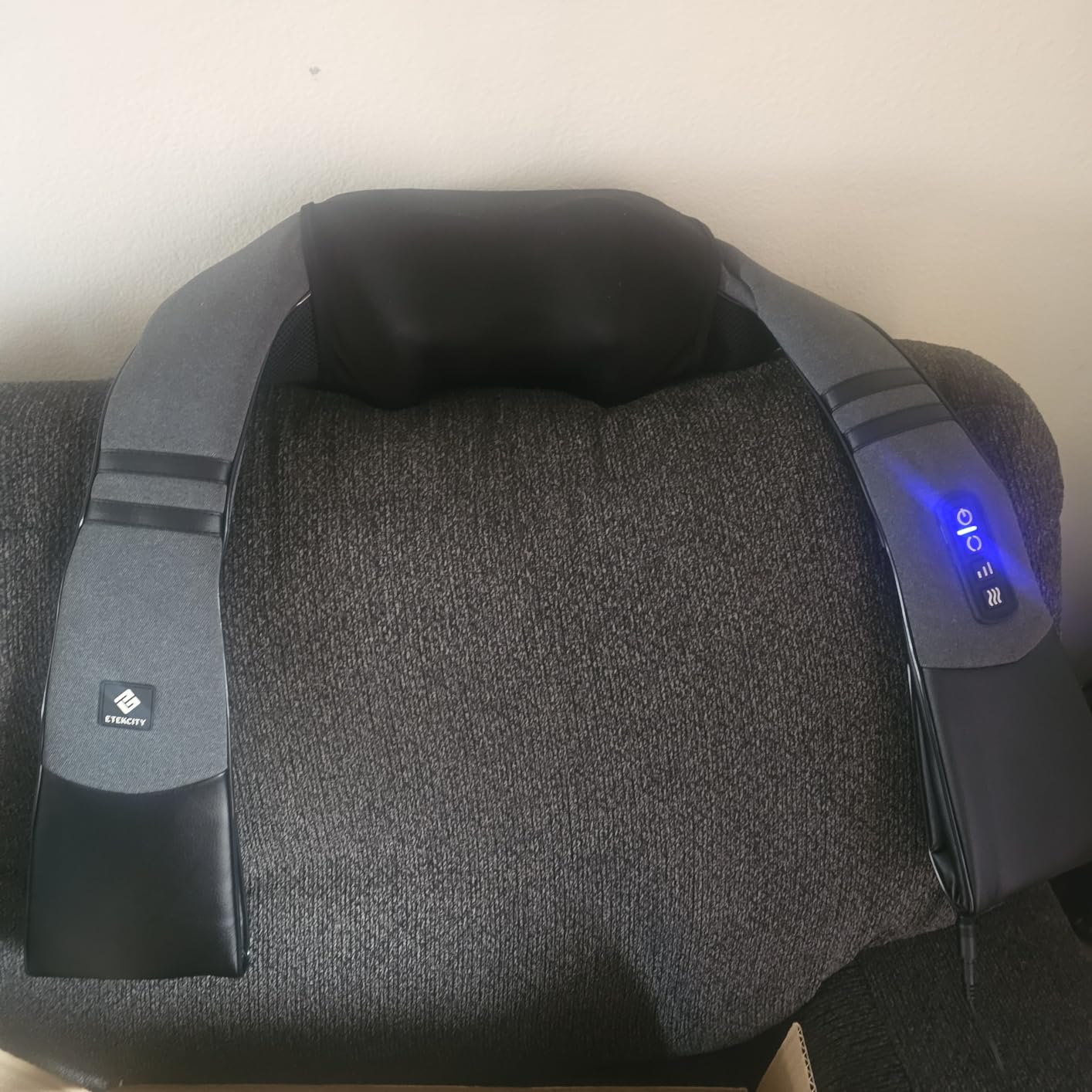 Etekcity FSA Eligible Cordless Neck Massager for Pain Relief Deep Tissue customer photo 2