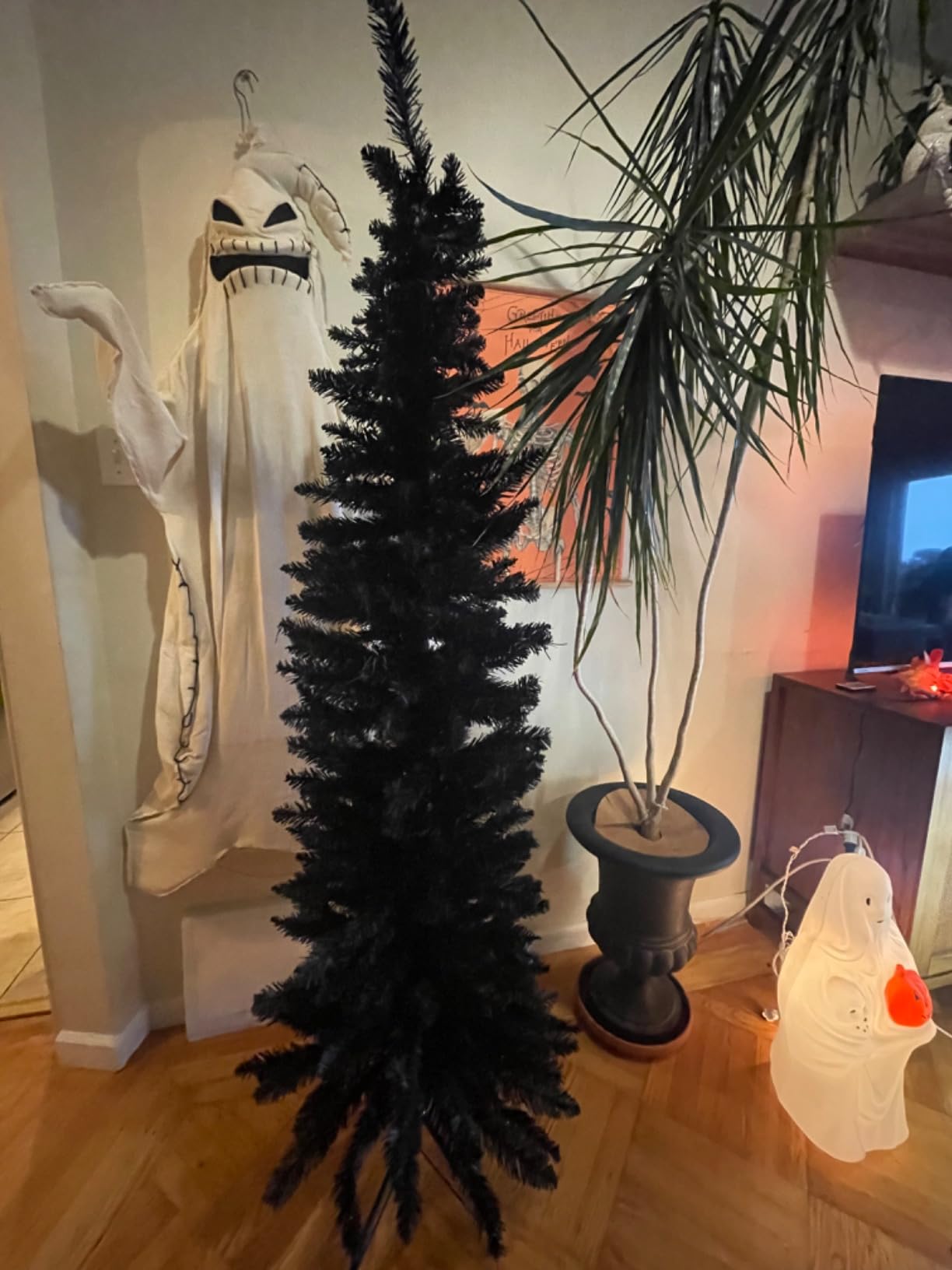 Giantex, Green Artificial Pencil Christmas, Premium Hinged Pine Tree with Solid Metal Legs, Perfect for Home, Shops and Holiday Decoration, (5FT) (Artificial Pencil Christmas Tree) customer photo 1
