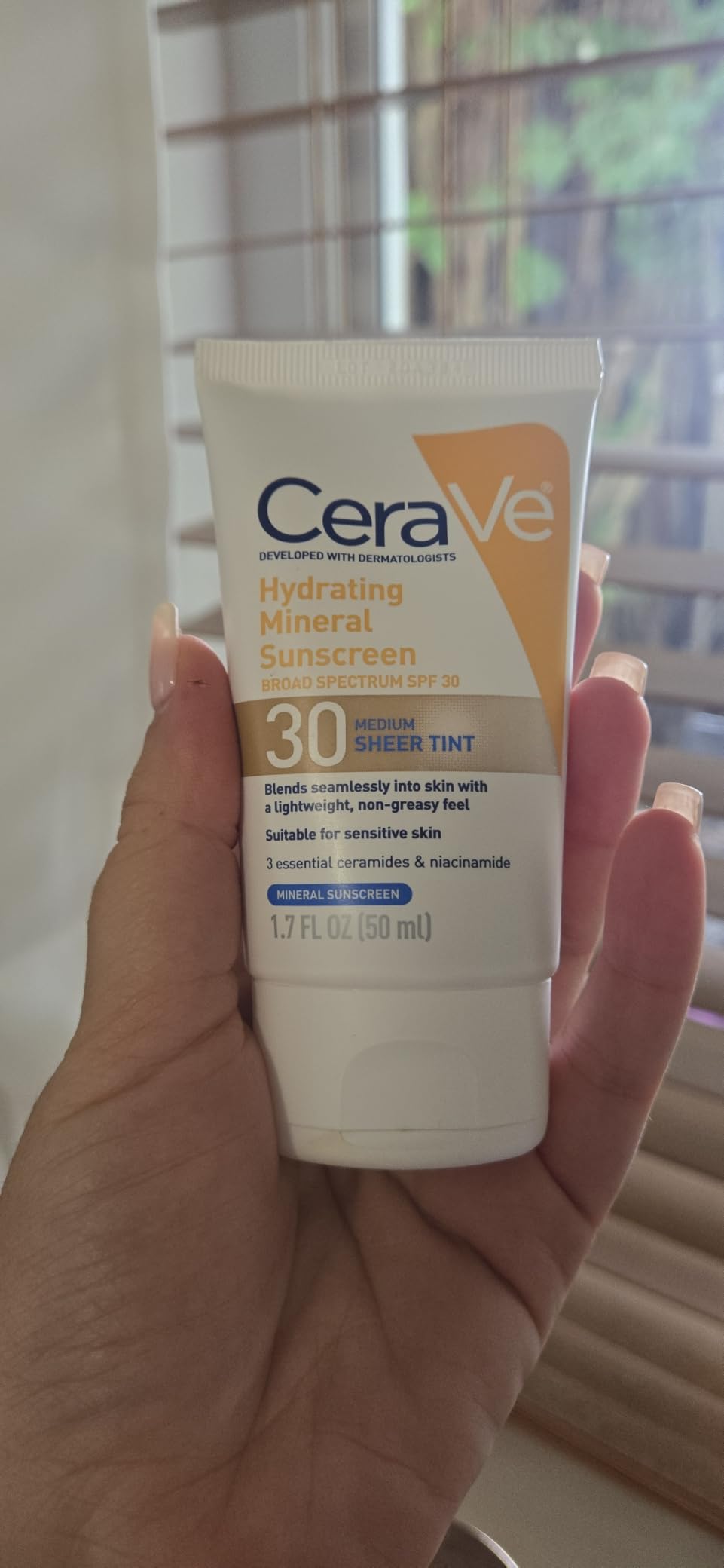 CeraVe Tinted Sunscreen for Face, Mineral SPF 30 Moisturizer, Medium, 1.7oz customer photo 1