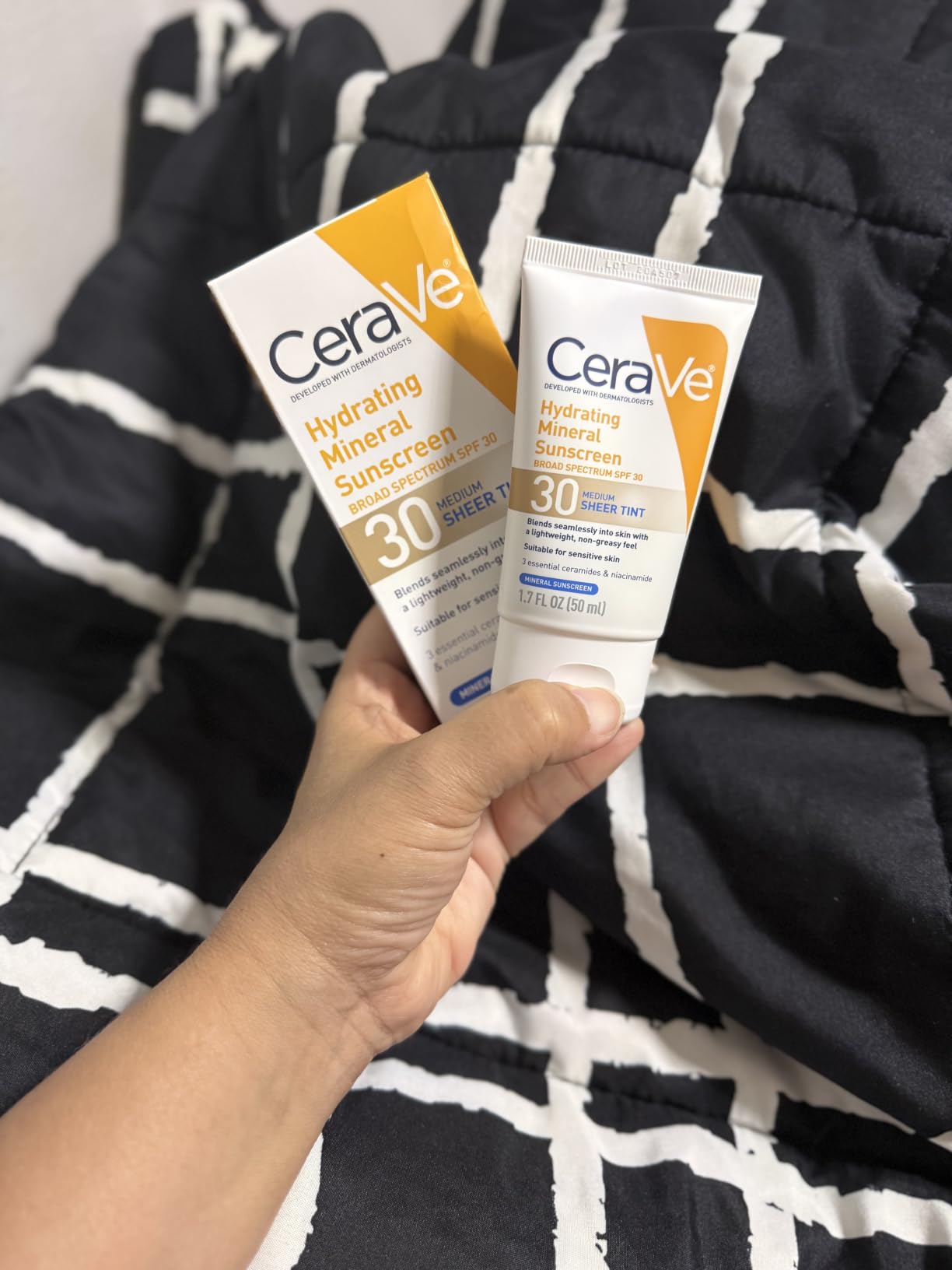 CeraVe Tinted Sunscreen for Face, Mineral SPF 30 Moisturizer, Medium, 1.7oz customer photo 2