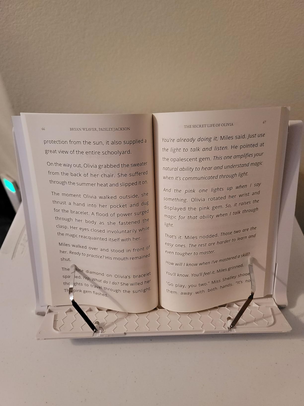 Readaeer Portable Book Stand Free Angle Adjustable Book Holder for Thick Textbook Collapsible Lightweight Book Rest (White) customer photo 2