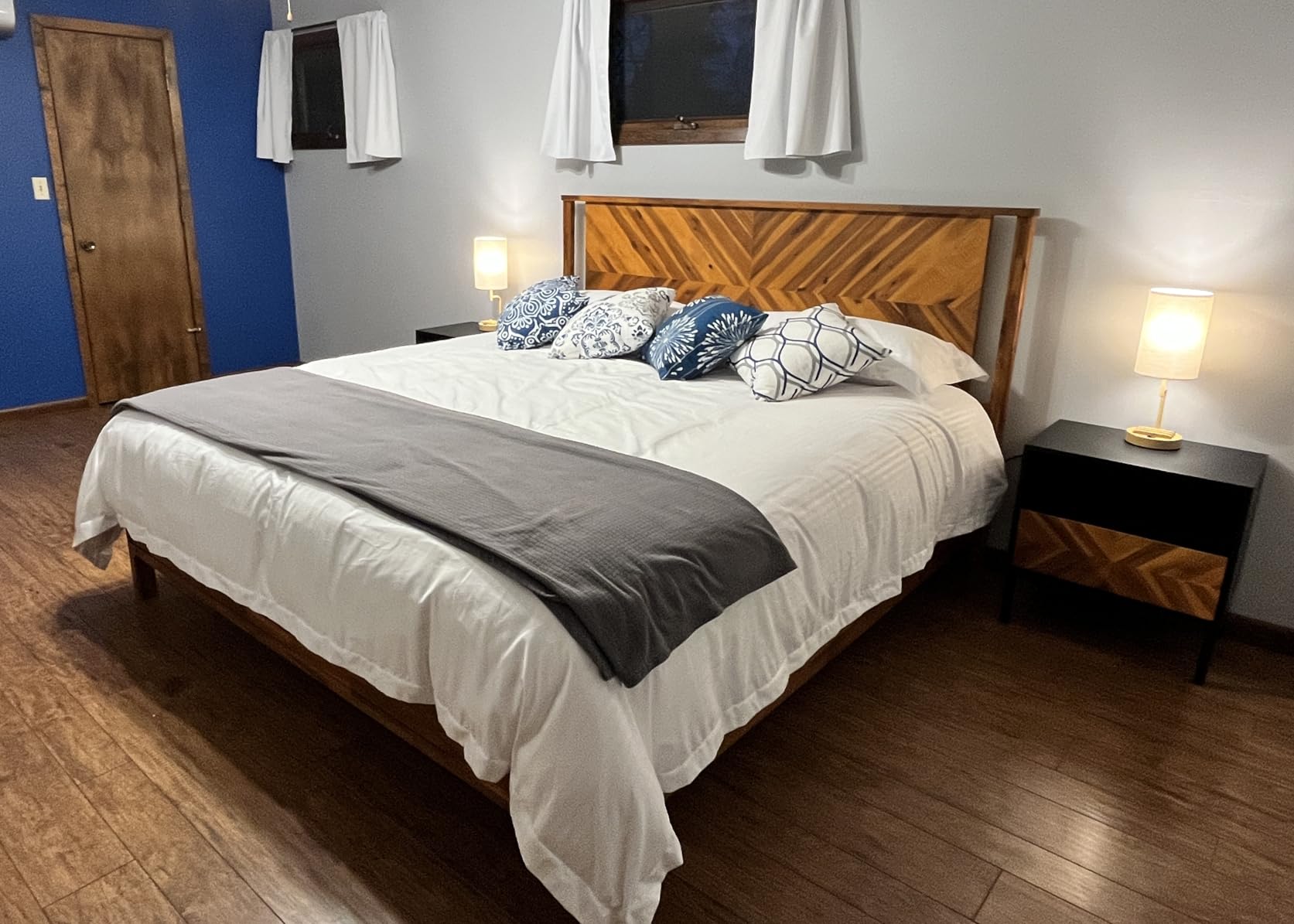 Amazon Basics White Down Alternative Comforter and Duvet Insert with Corner Tabs, Machine Washable, Full/Queen, All-Season customer photo 1