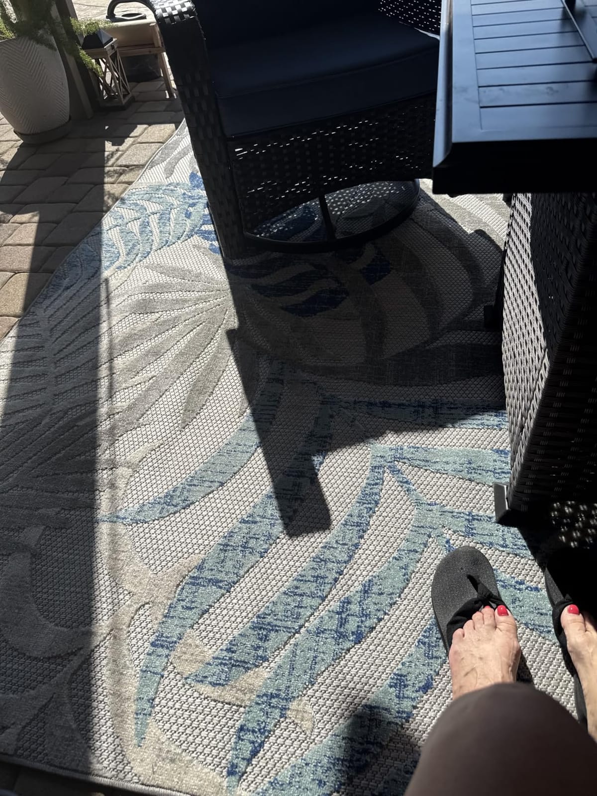 JONATHAN Y Tropics Palm Leaves Indoor Outdoor Area Rug 8X10 Gray/Blue customer photo 2