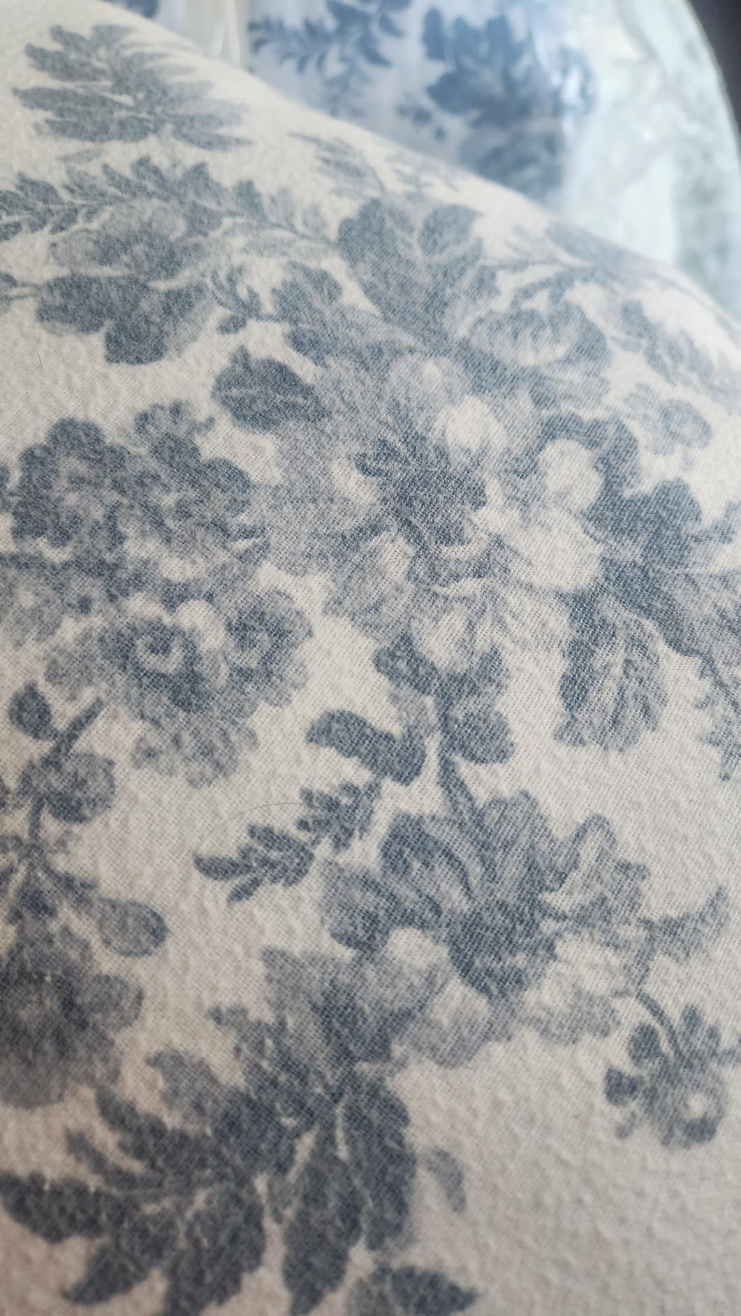 Laura Ashley - Flannel Sheets Queen Size, Anti-Pilling & Wrinkle Resistant Cotton, Touchably Soft for All-Season Comfort - Bed Sheets with Matching Pillowcases & Fitted Sheet (Fawna Grey) customer photo 1