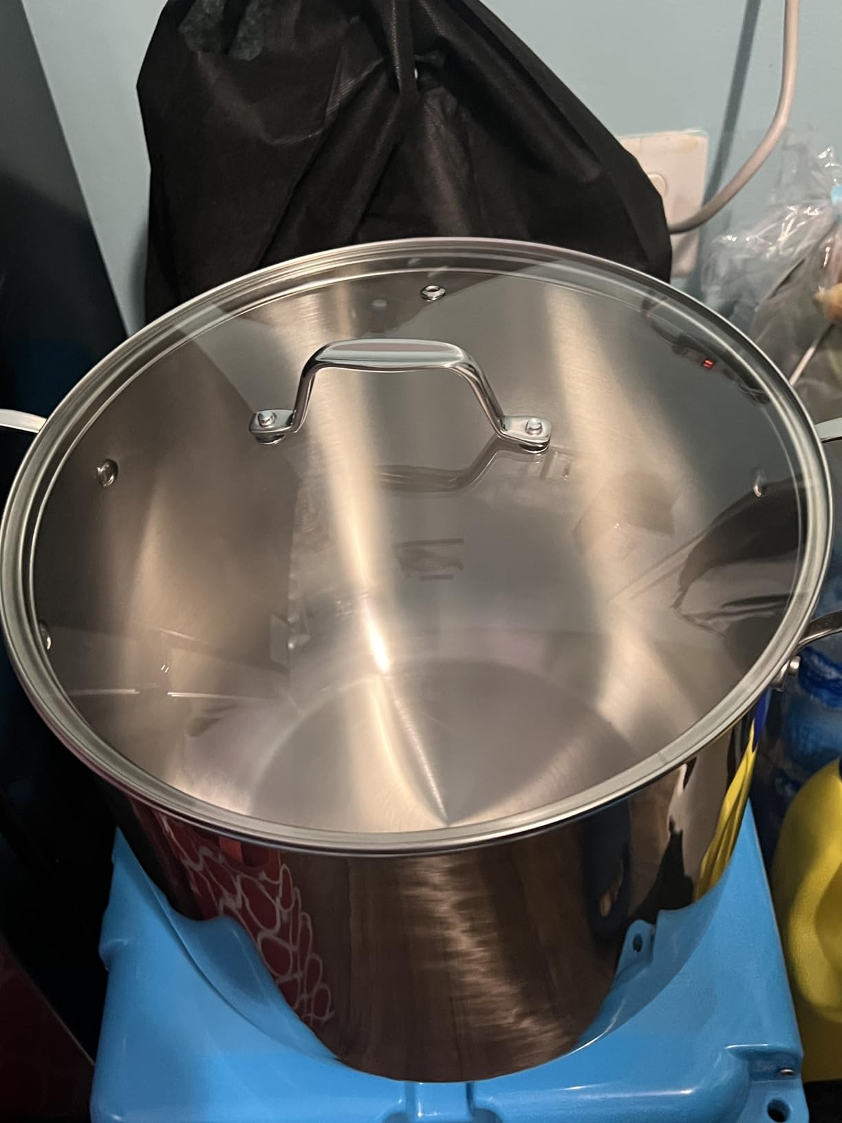 NutriChef 19-Quart Stainless Steel Stockpot – 18/8 Food Grade Heavy-Duty Induction-Compatible Pot with See-Through Lid, Ideal for Stews, Broths, Simmering & Soups, Dishwasher Safe – NCSP20 customer photo 1