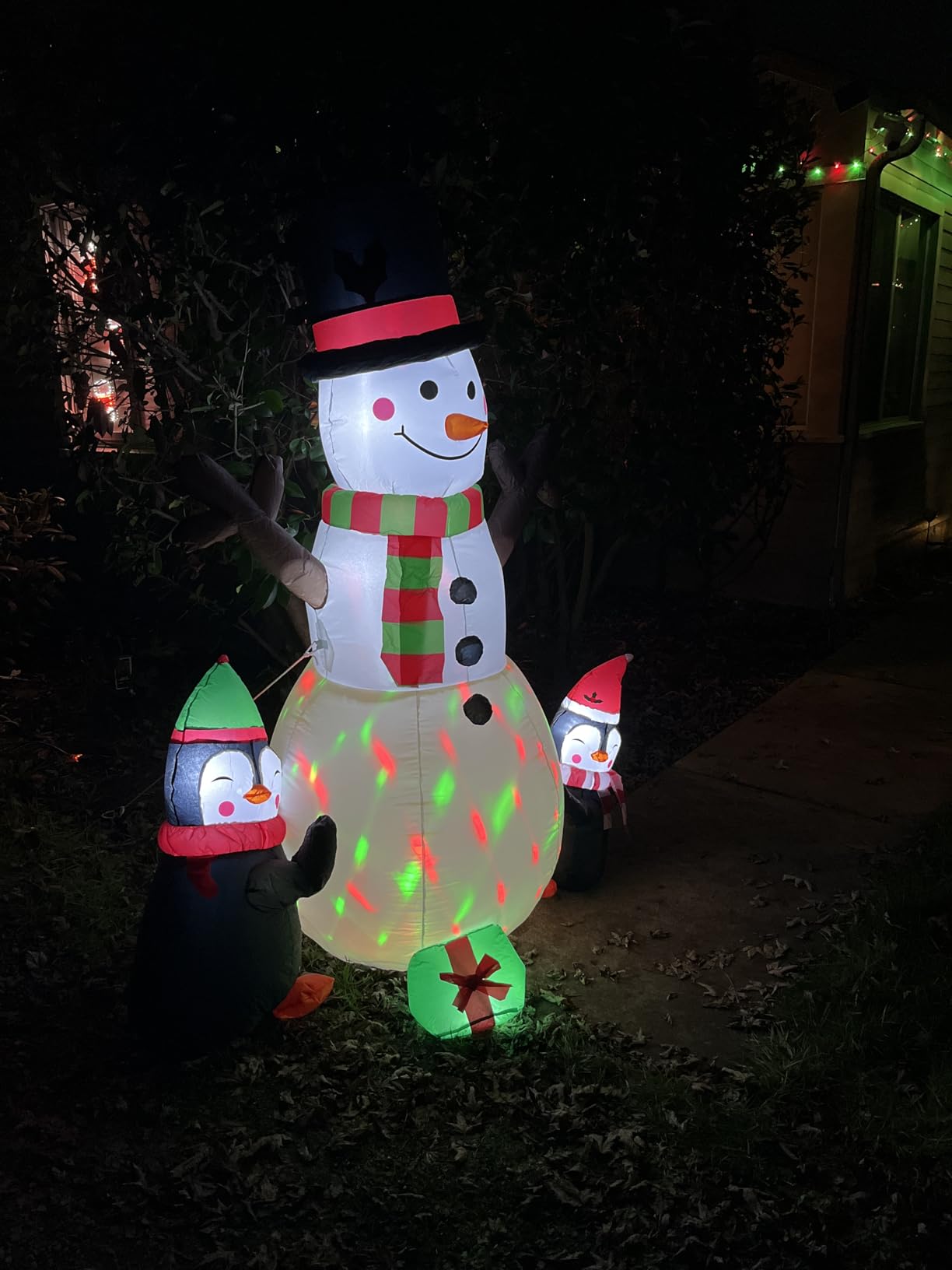 OurWarm 6ft Christmas Inflatables Christmas Decorations Outdoor, Inflatable Snowman Penguin Blow Up Yard Decorations with Rotating LED Lights for Indoor Outdoor Christmas Decorations Yard Garden Decor customer photo 2