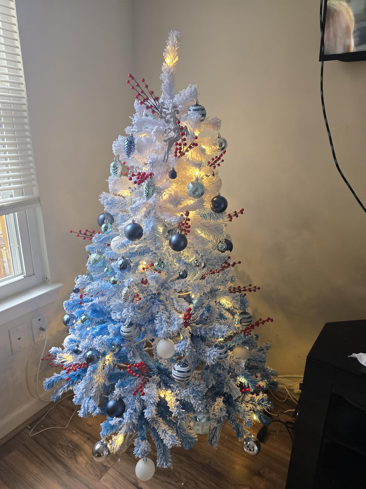 Goplus 7.5ft Pre-Lit Artificial Christmas Tree, Premium PVC Snow Flocked Hinged Pine Tree with Metal Stand and LED Lights, Perfect Xmas Decoration for Indoor and Outdoor customer photo 2