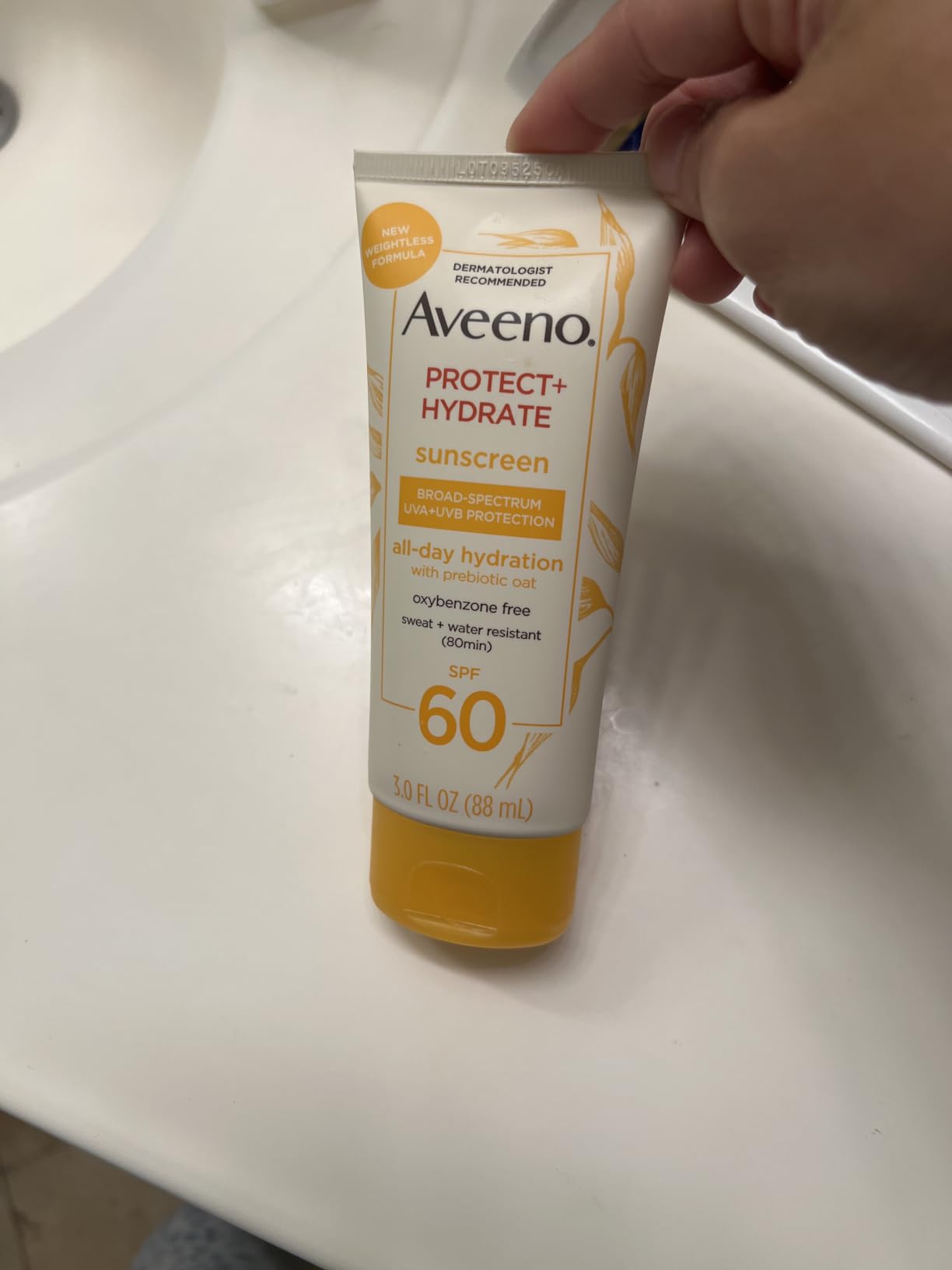 Aveeno Protect + Hydrate Sunscreen Lotion, SPF 60, 12 fl. oz customer photo 1