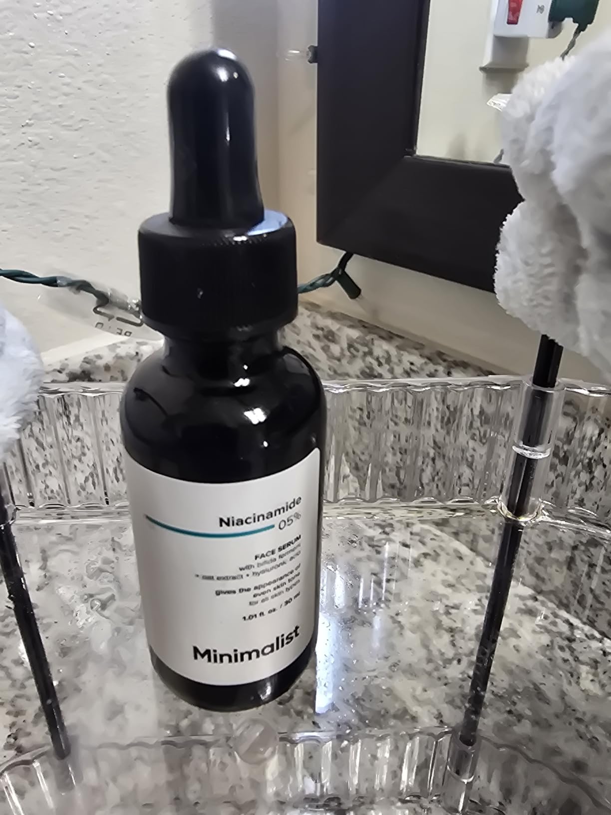Minimalist 5% Niacinamide Face Serum with Hyaluronic Acid for Clear Skin | Reduces Blemishes/Acne Marks, Pore minimizer, Repairs & Soothes skin | For Women & Men | 1 Fl Oz / 30 ml customer photo 1