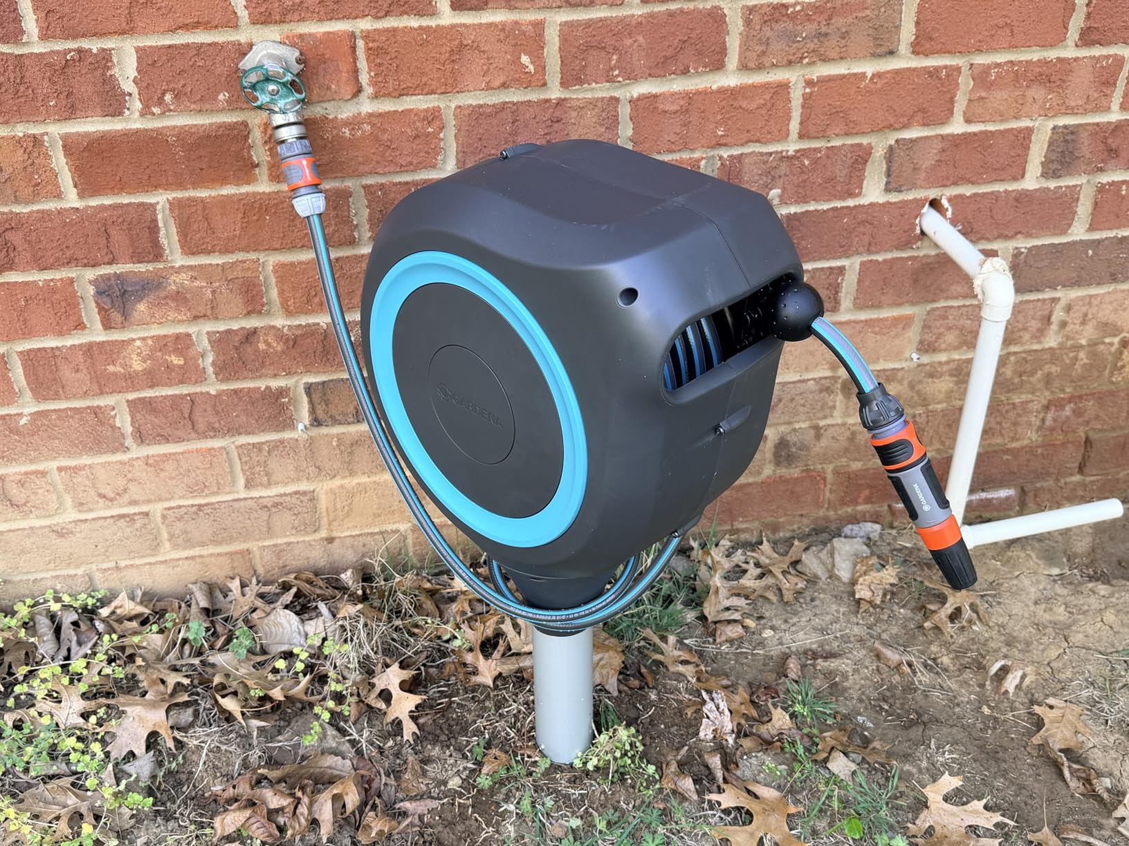 GARDENA Automatic Retractable Garden Hose Reel - 50 Feet - 360 Degree Swivel Outdoor Hose Reel with Metal Spike Base - Auto Retract - UV Resistant Housing - Easy Install No Tools Required - 18604 customer photo 2