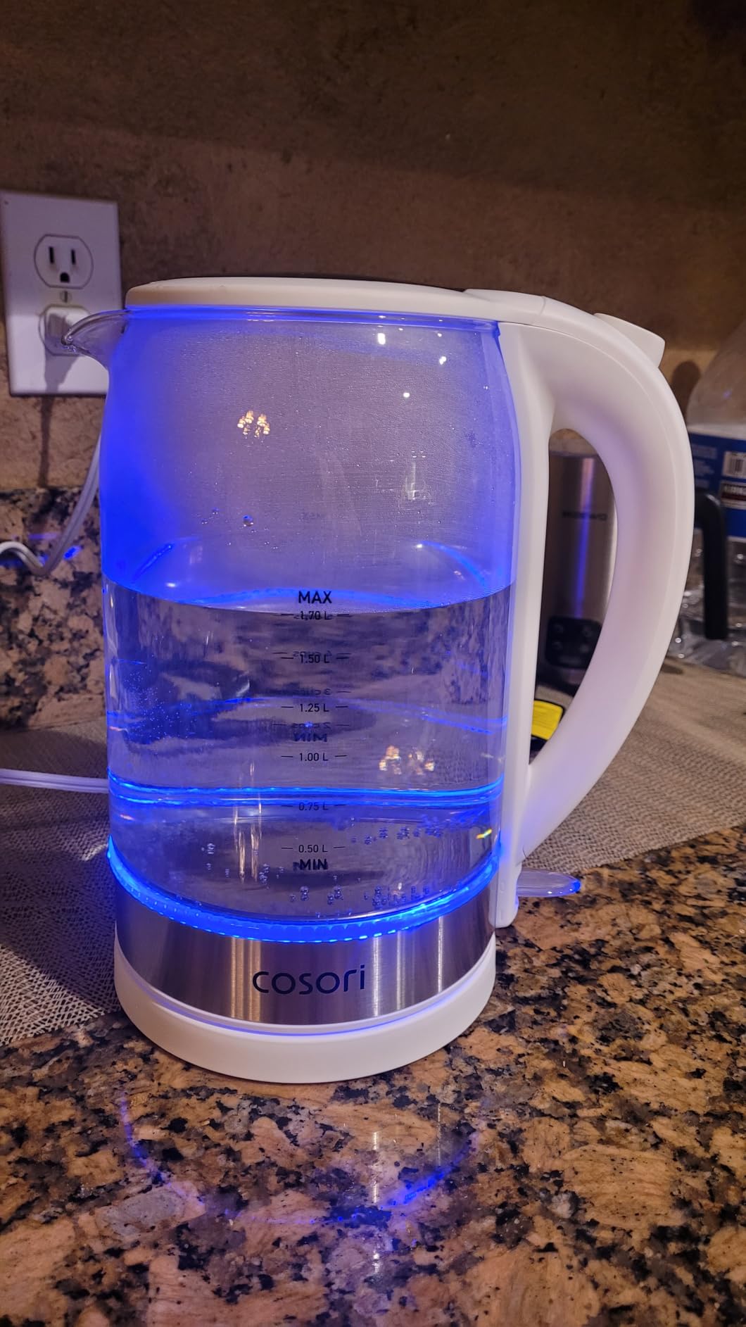 Cosori Electric Kettle, No Plastic Contact with Water, 1.7L, Black customer photo 2