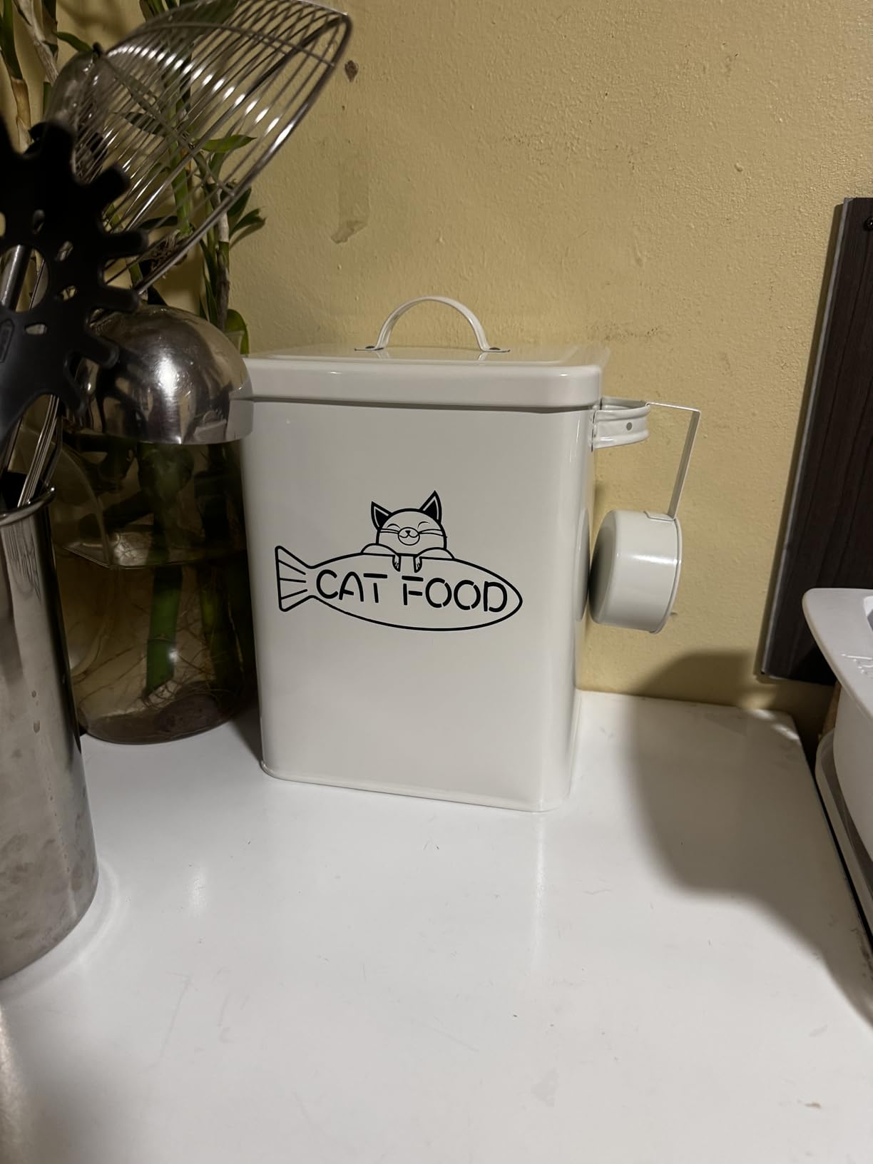Vumdua Dog and Cat Food Storage Container, Farmhouse Pet Food Containers with Lid and Dry Food Scoop, Durable Airtight Great Gift for Pet Owners customer photo 1