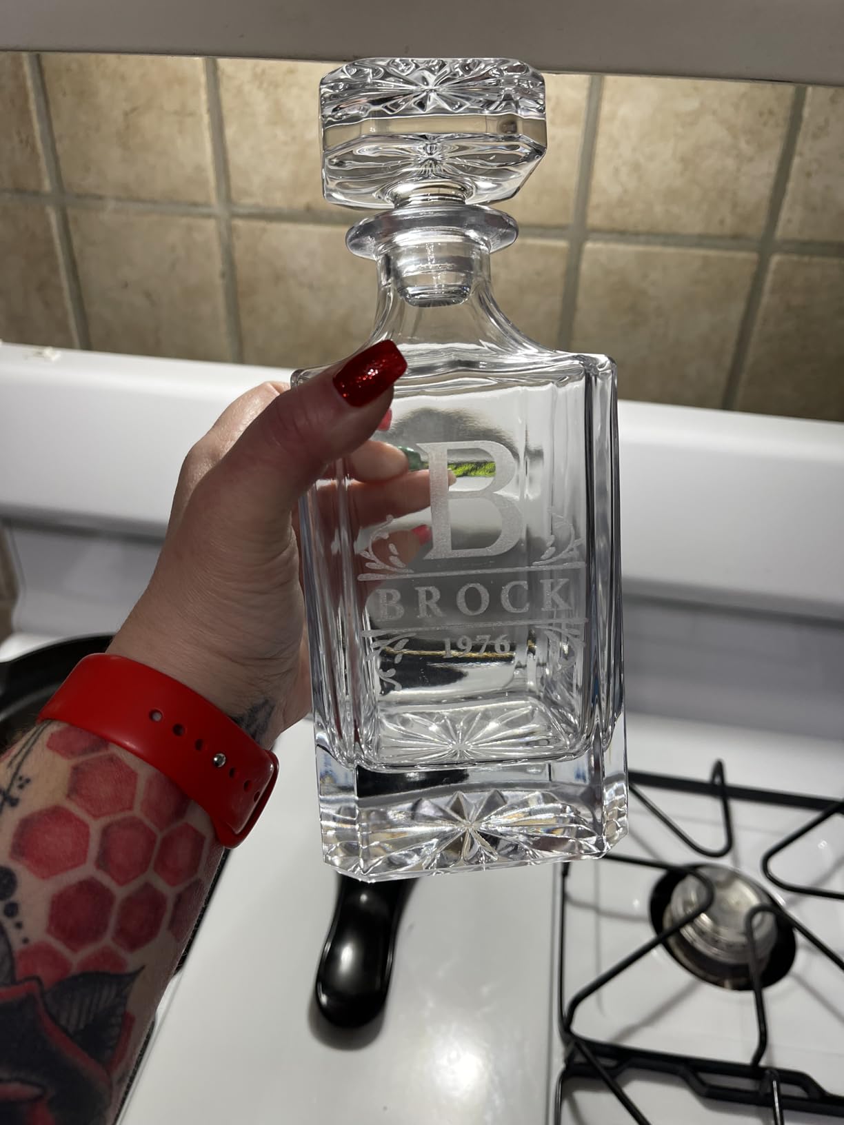 Personalized Whiskey Decanter Set - 9 Design Options - 5 Pc Customizable Crystal Liquor Decanter with Glass Stopper (720ml) & 4 Whiskey Glasses (270ml) customer photo 1