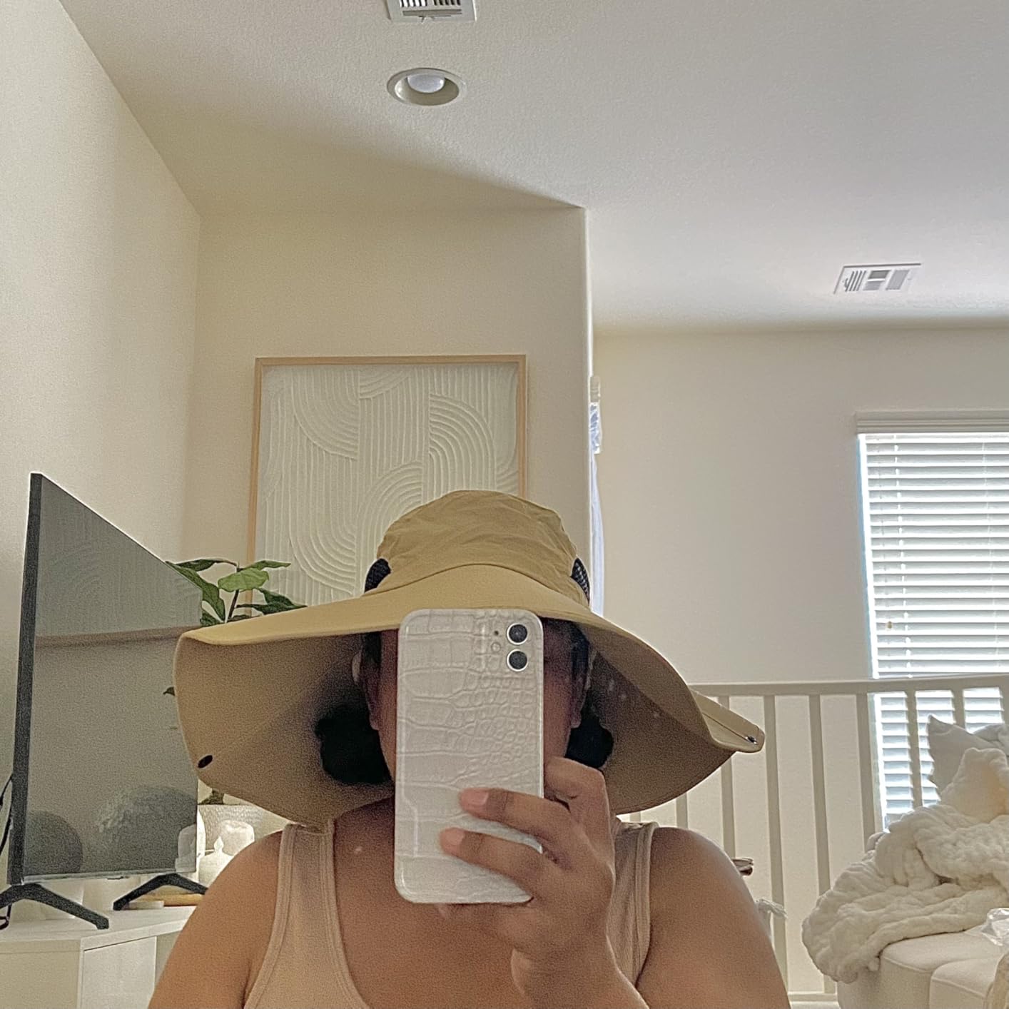 Leotruny Women Super Wide Brim Sun Hat UPF50+ Waterproof Bucket Hat customer photo 1
