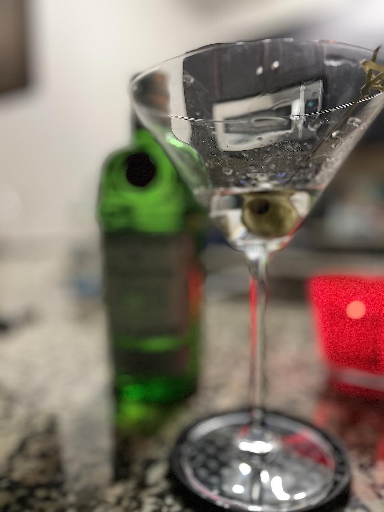 JoyJolt Olivia Crystal Martini Glasses - Premium Glassware Set Made in Europe - 9.2 oz Tall Martini Glasses - Elegant Cocktail Glasses - Set of 2 Martini Glass for Drinks such as Martini or Manhattan customer photo 2