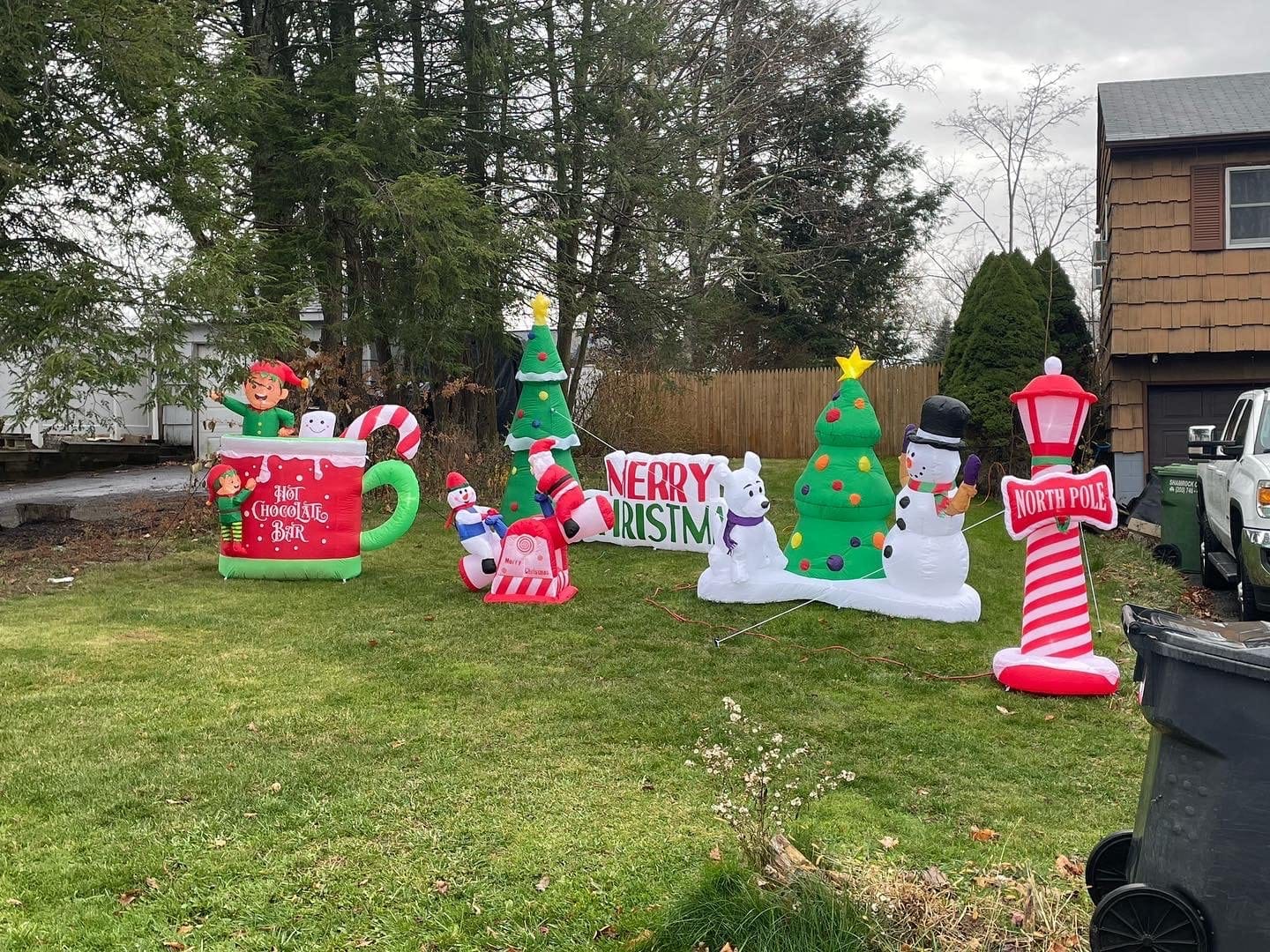 7 FT Tall Christmas Inflatables Tree Decorations Outdoor, Blow up Christmas Tree Yard Decor with LED Lights Star Treetop & Colorful Candy for Xmas Holiday Party Indoor Garden Patio Display Hall Lawn customer photo 2