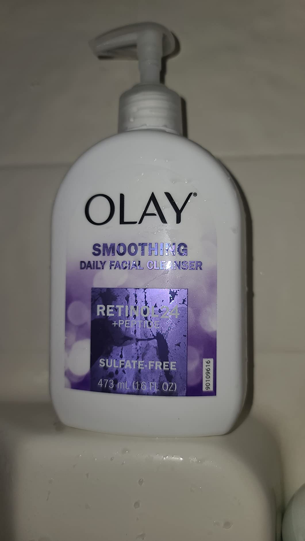 Olay Face Wash Daily Facial Cleanser with Retinol, Peptides and Glycerin, Smoothing and Hydrating Anti Aging Face Wash, Sulfate Free Cream Cleanser for Mature Skin, Daily Use, 16 Oz customer photo 1