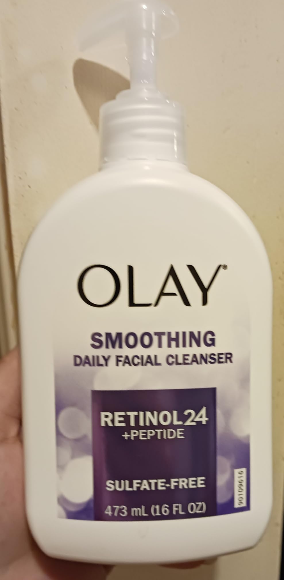 Olay Face Wash Daily Facial Cleanser with Retinol, Peptides and Glycerin, Smoothing and Hydrating Anti Aging Face Wash, Sulfate Free Cream Cleanser for Mature Skin, Daily Use, 16 Oz customer photo 2