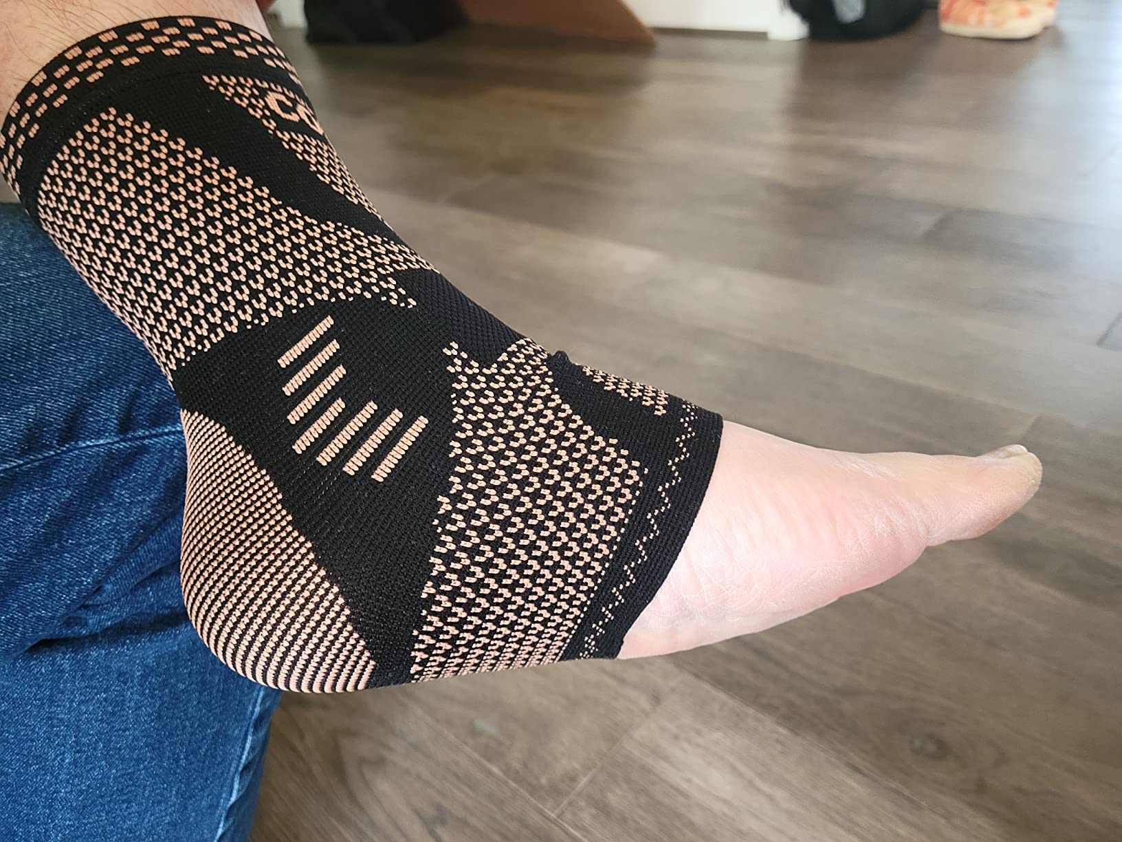 LISEPWU Copper Ankle Brace for Men & Women, Ankle Compression Sleeve 1 Pair customer photo 2