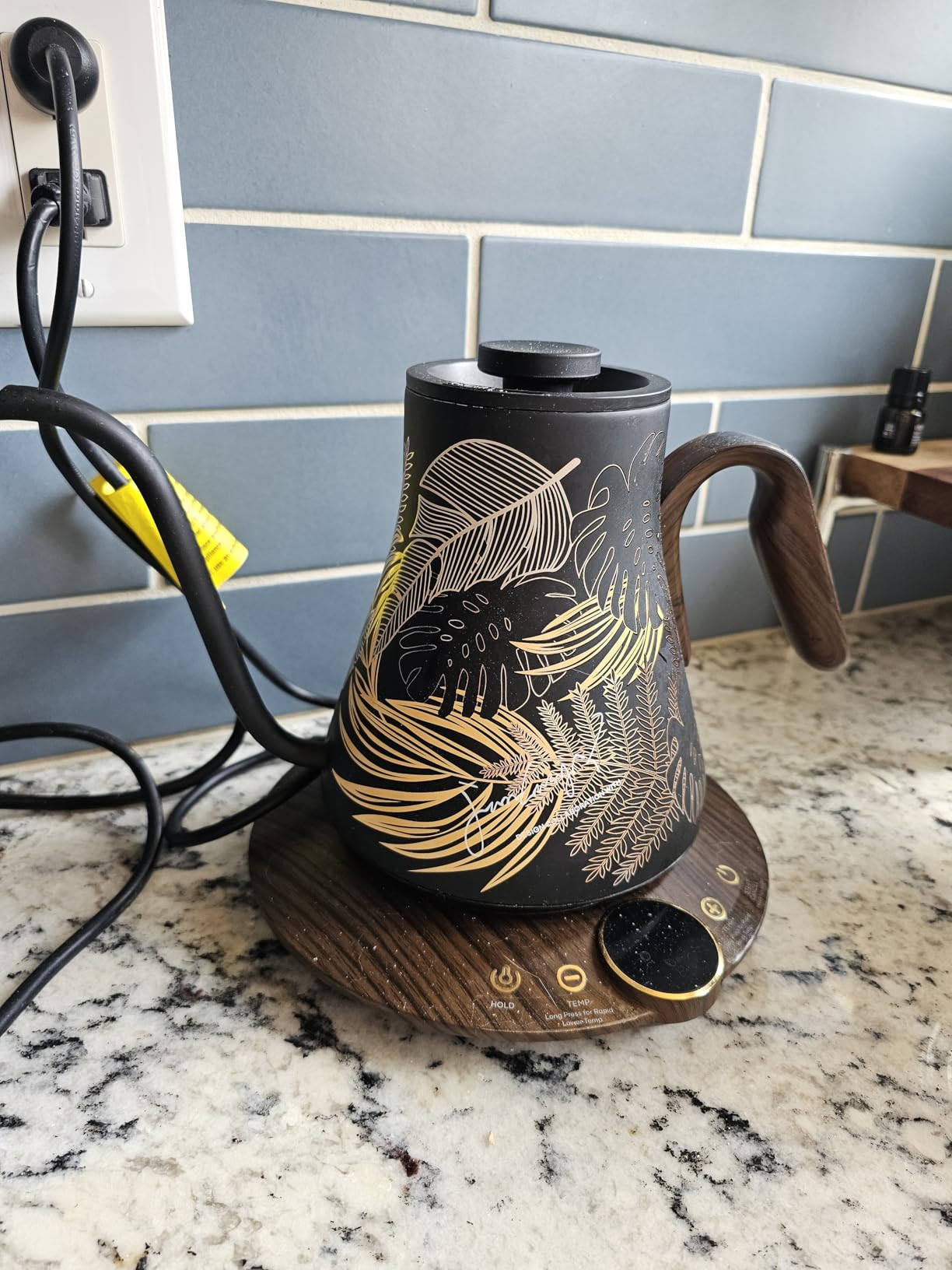 INTASTING Gooseneck Electric Kettle with ±1℉ Temperature Control 0.9 Liter customer photo 2