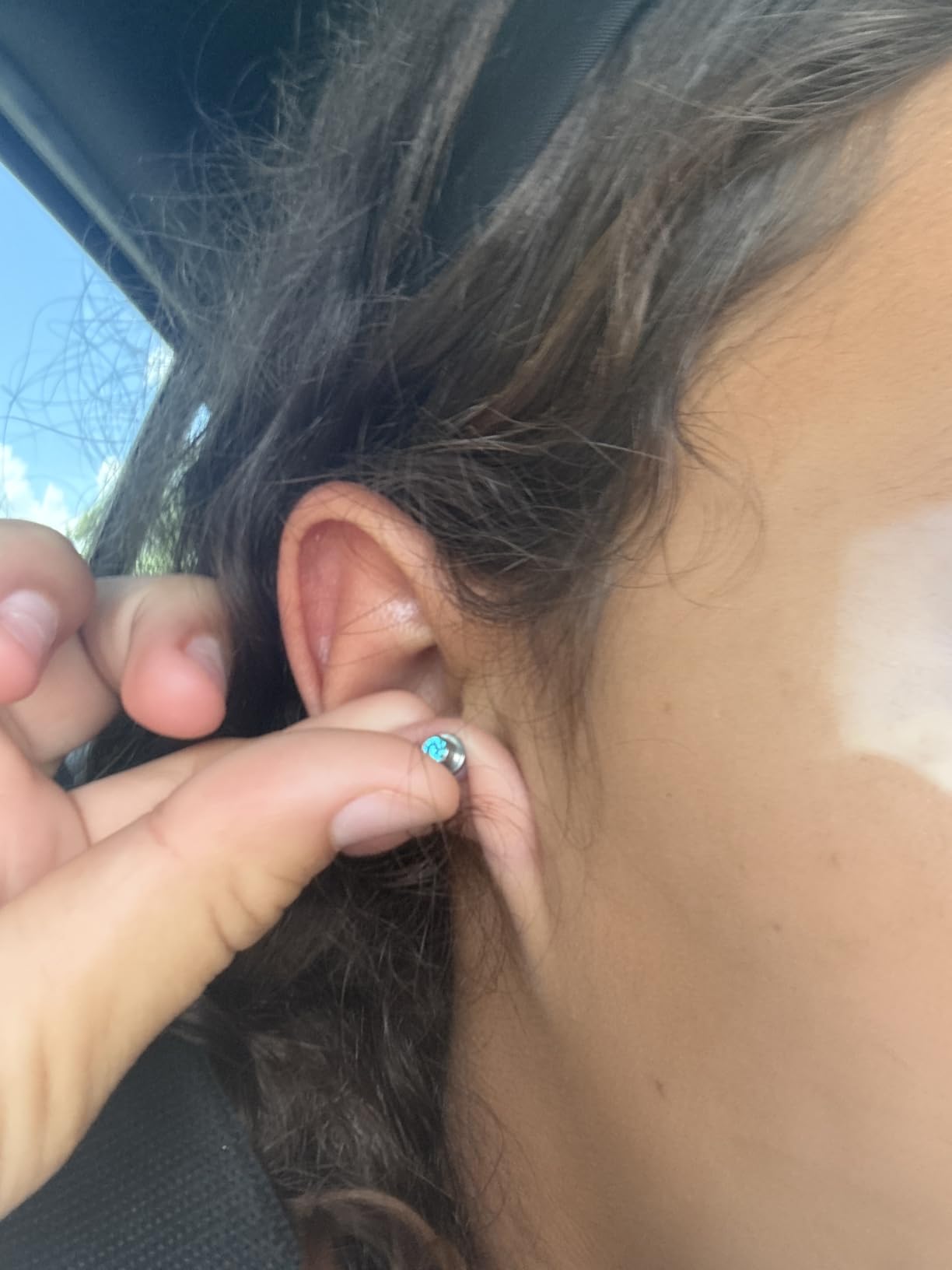 Limerencia Hypoallergenic G23 Implant Grade Titanium Screw Back Earrings customer photo 1