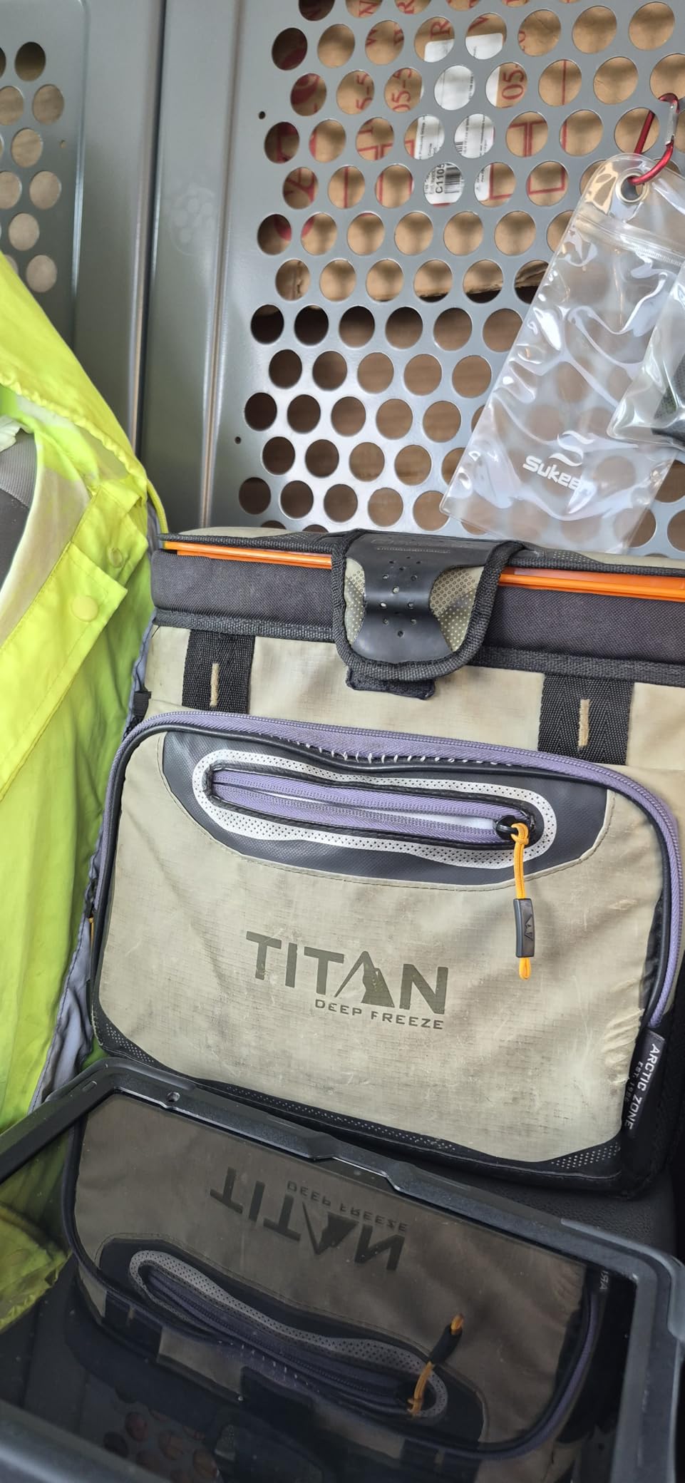 Titan Zipperless HardBody Cooler, Keeps Ice 2 Days customer photo 1