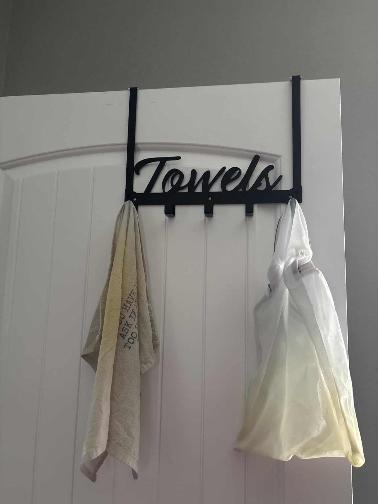Azmoncy Over The Door Hooks, Towel Rack Towel Hooks for Bathroom, Towel Holder for Hanging Heavy Duty, Door Rack Over Door Hanger with 5 Coat Hooks for Bedroom Bathroom Kitchen, Black customer photo 2
