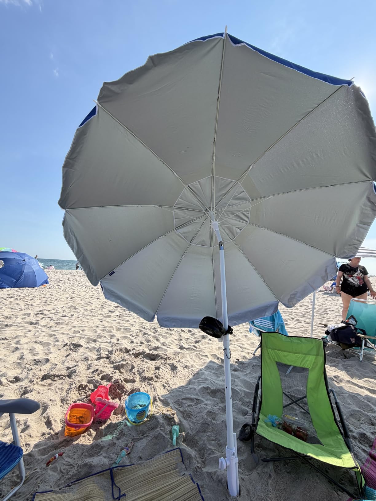 AMMSUN 8 Feet Large Beach Umbrella with Sand Anchor Heavy Duty High Wind Portable Outdoor Umbrellas UV 50+ Protection Air Vent Tilt Patio Garden Pool customer photo 2