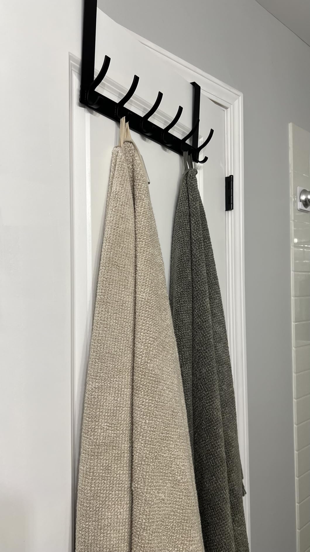 Optish Over The Door Hooks, Door Hanger Hooks for Hanging, Towel Racks for Bathroom with 12 Coat Hook, Coat Rack College Dorm Essentials Bathroom Accessories(1 Pack, Black) customer photo 2